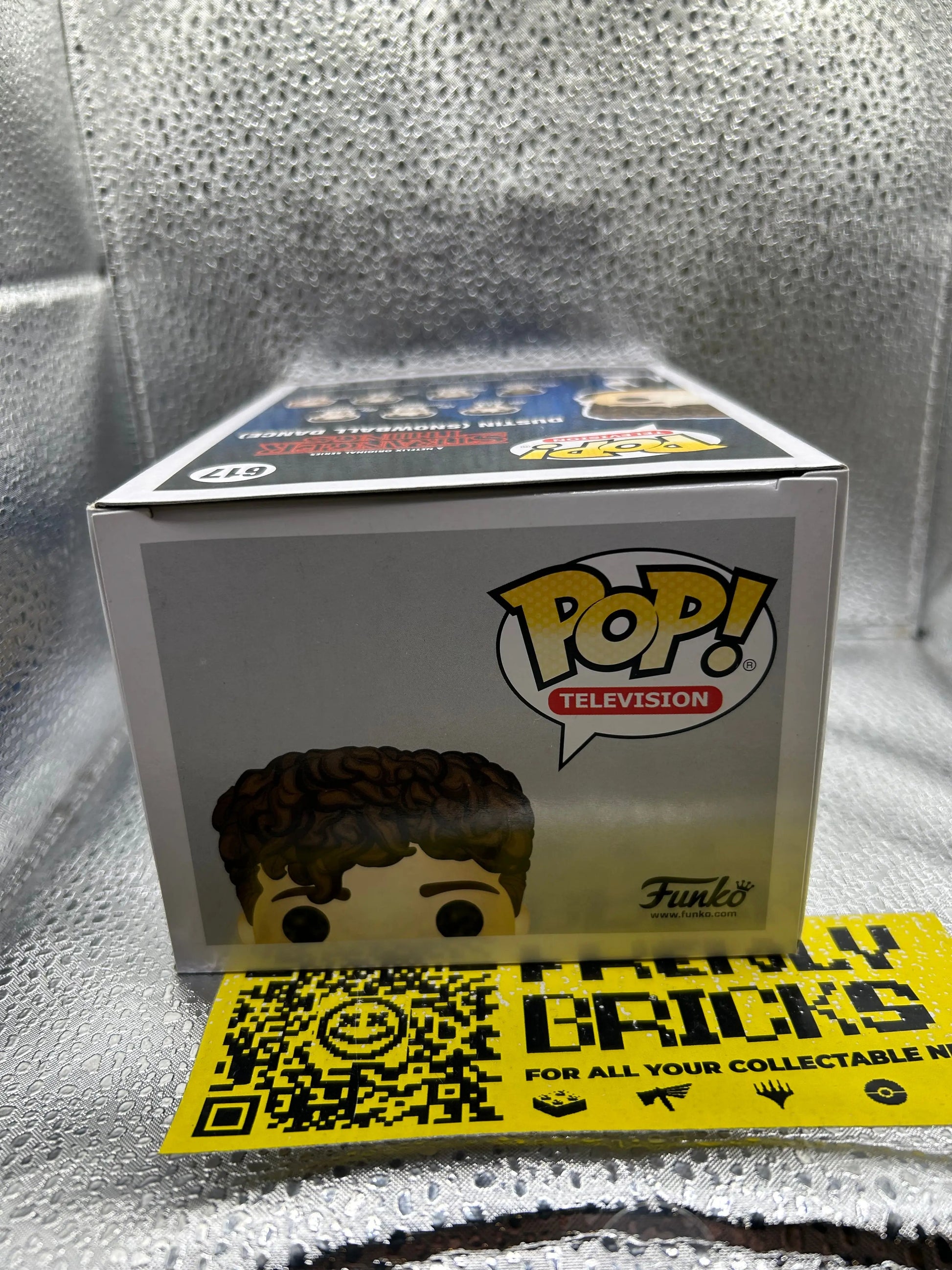 Pop Vinyl Stranger Things #617 Dustin (Snowball Dance) FRENLY BRICKS - Open 7 Days