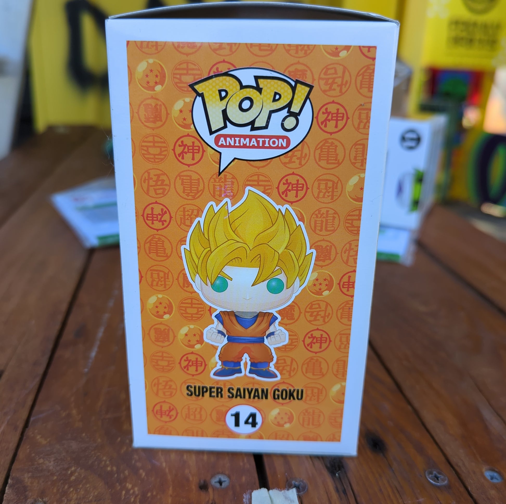 FUNKO POP VINYL - Super Saiyan Goku - GLOW 14 FRENLY BRICKS