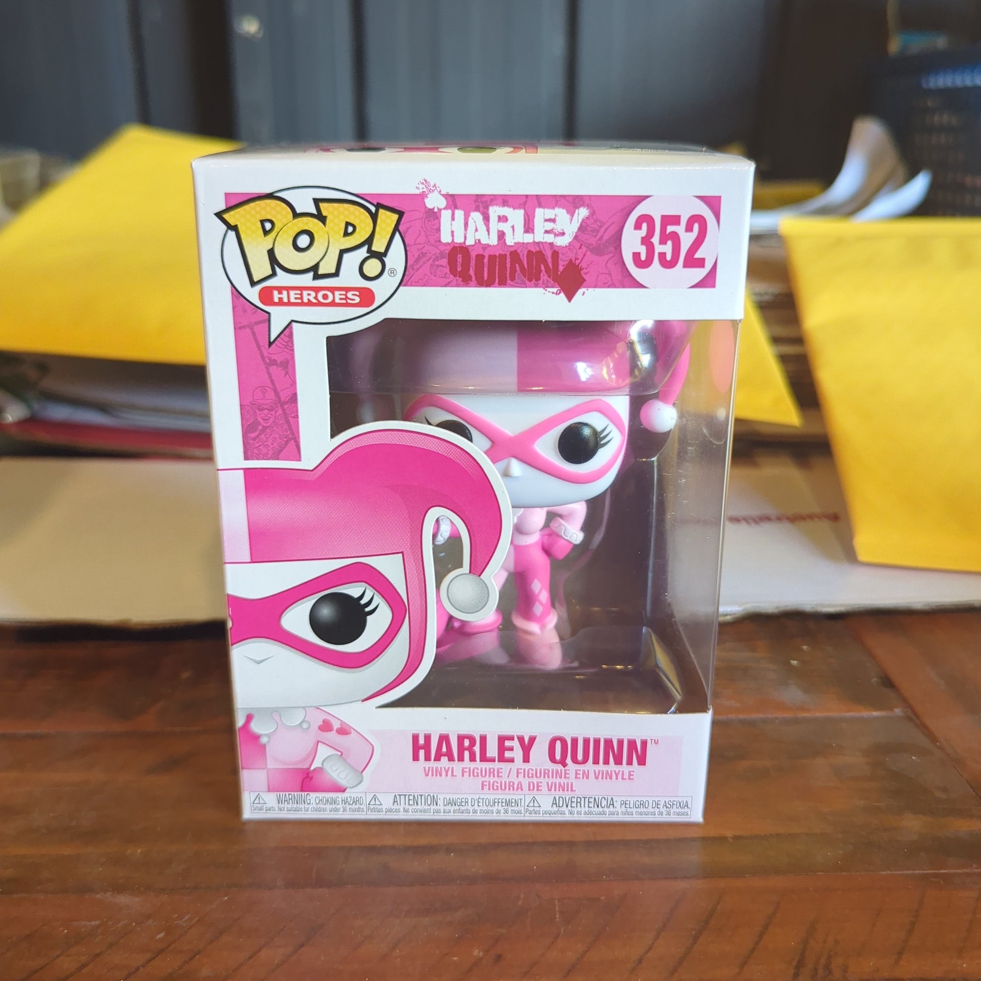 FUNKO POP - 352 - HARLEY QUINN - Pink - Heroes - 2020 - Breast Cancer Awareness FRENLY BRICKS - Open 7 Days