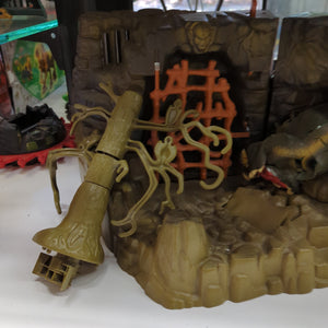 FRIGHT ZONE - VINTAGE 1985 HE-MAN MASTERS OF UNIVERSE MOTU PLAYSET includes tree FRENLY BRICKS - Open 7 Days