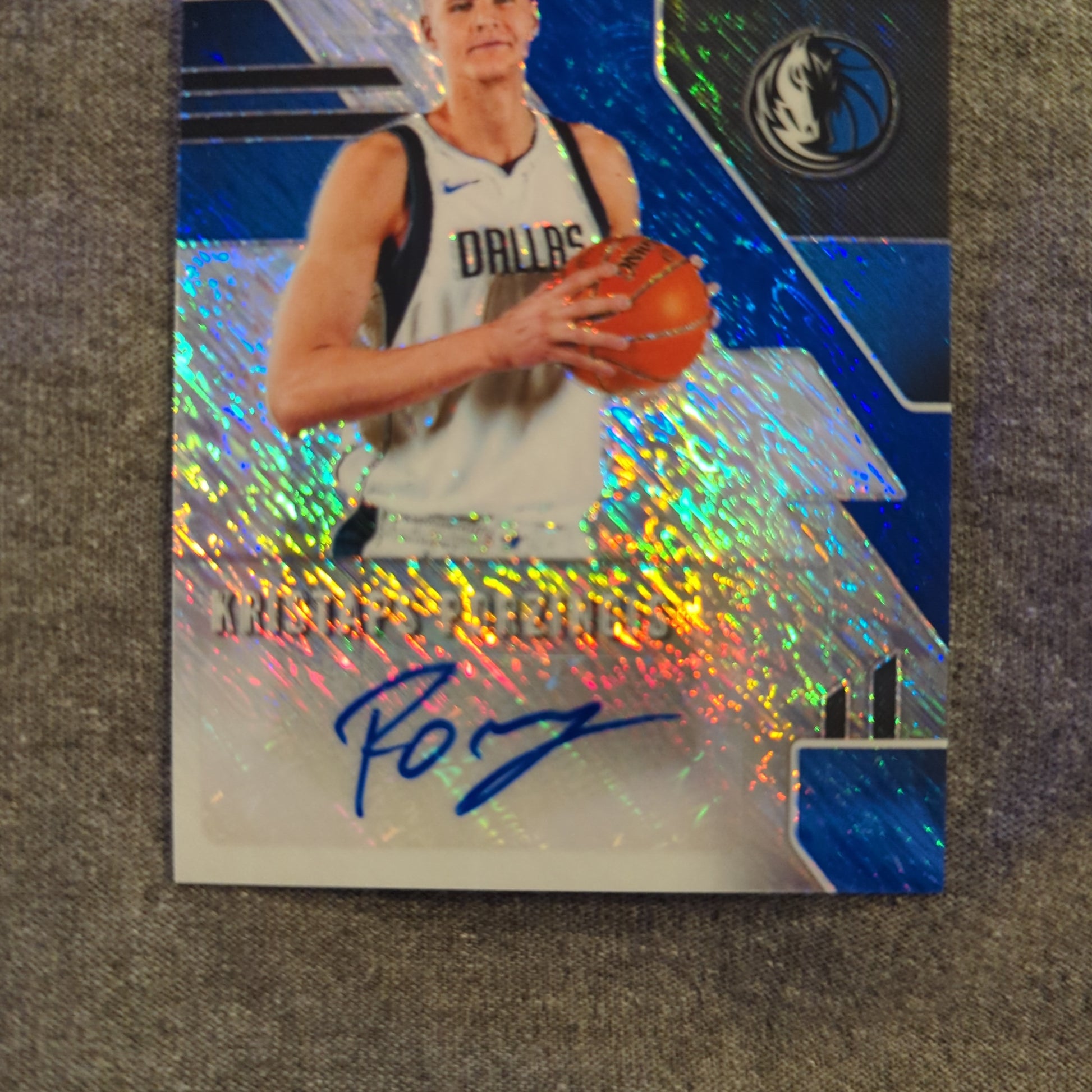 2019-2020 Prizm Sensational Signatures Blue Shimmer Kristaps Porzingis AUTO FRENLY BRICKS - Open 7 Days