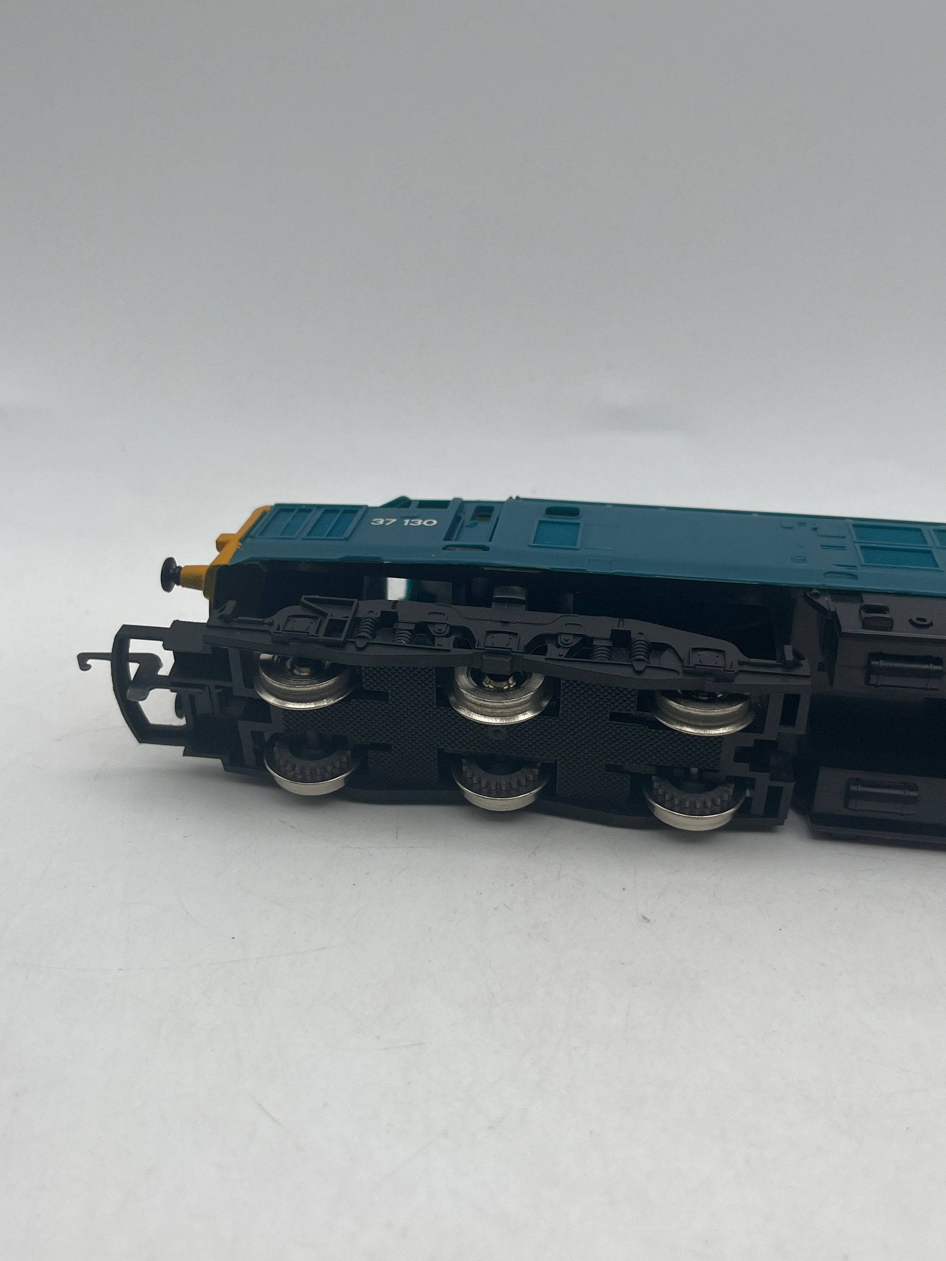 Hornby R751 Class 37 Diesel Locomotive OO Gauge British Rail Blue 37 130 8H22 FRENLY BRICKS - Open 7 Days