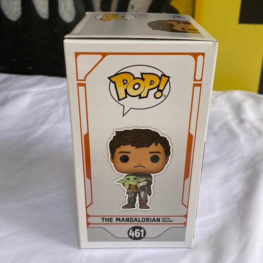 Funko POP! The Mandalorian with grogu #461 FRENLY BRICKS