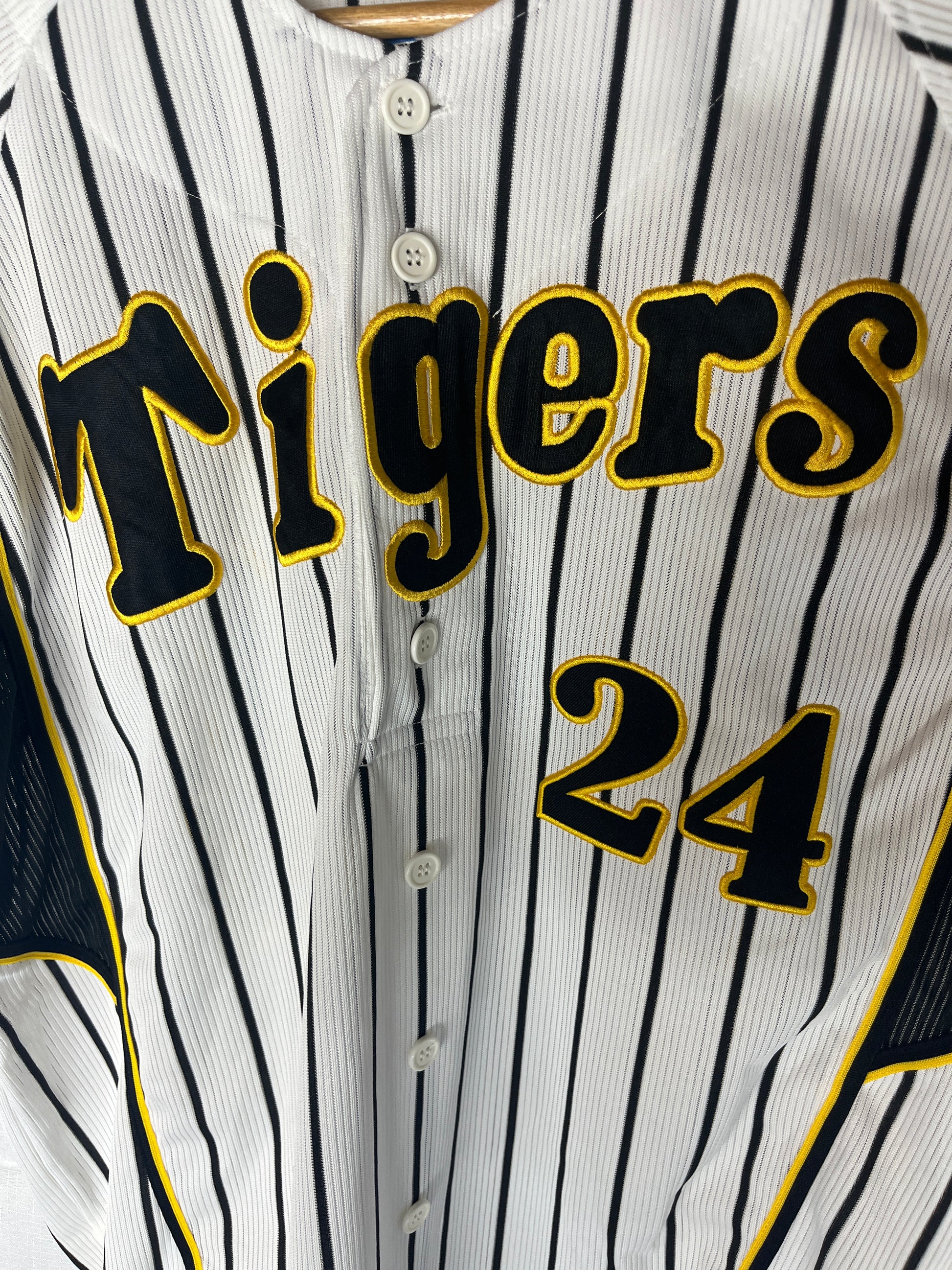 Nippon Baseball Hanshin Tigers “Hiyama #24” White Jersey Large