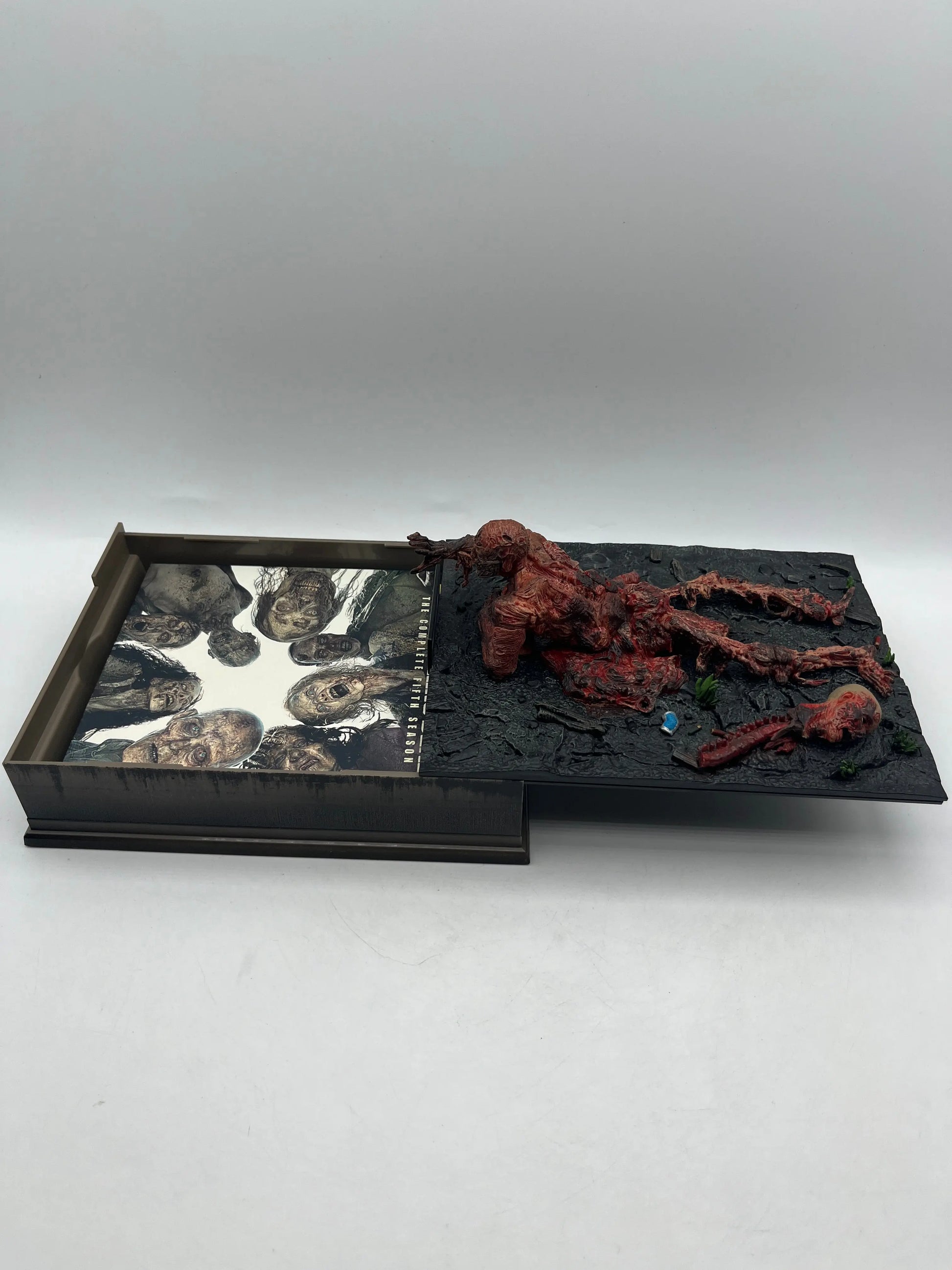 The Walking Dead Season:5 Blu-Ray Limited Edition Napalm Walker Statue Set FRENLY BRICKS - Open 7 Days