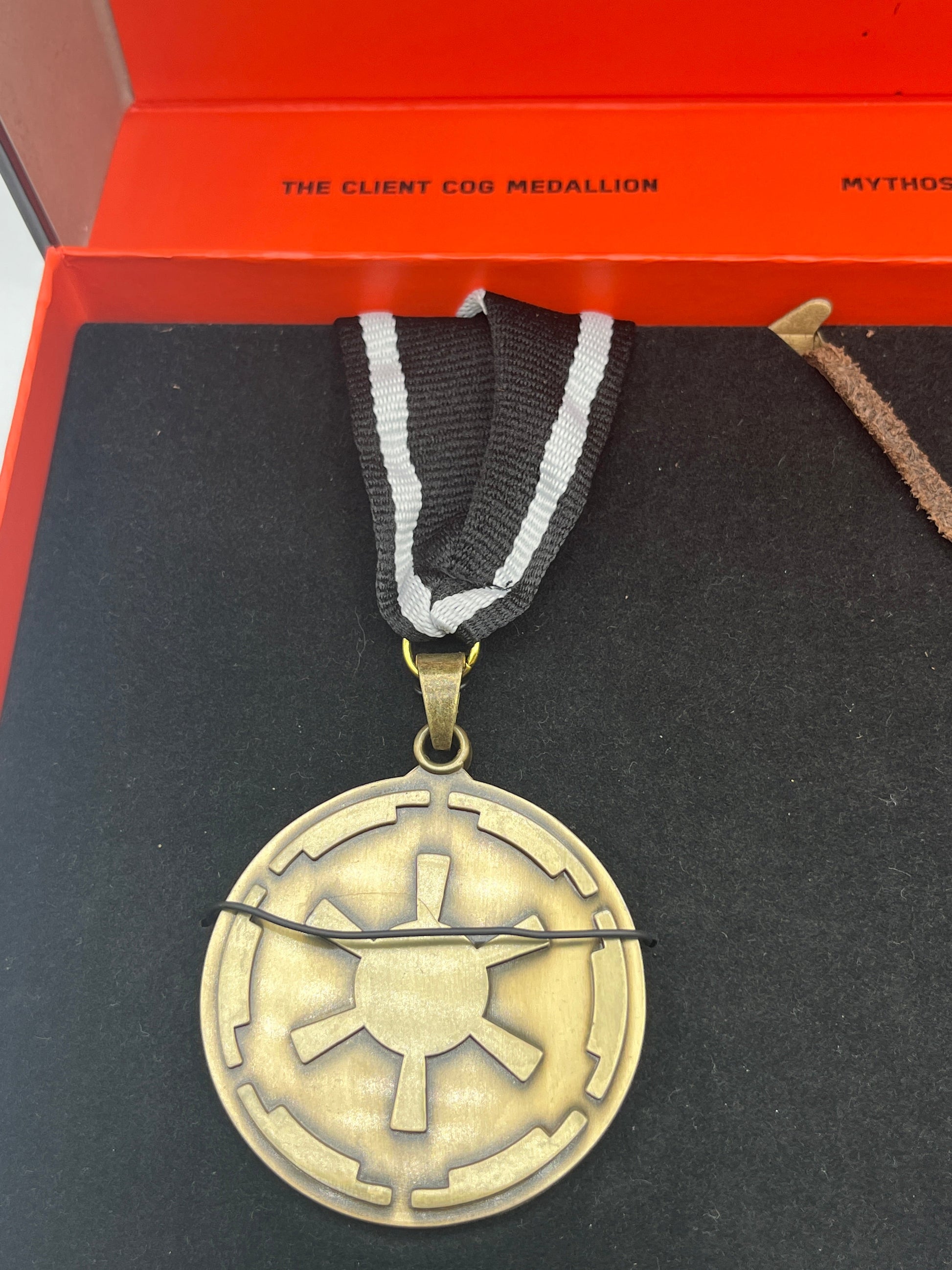 Star Wars The Mandalorian Jewelry Set Limited Exclusive Edition Beskar FRENLY BRICKS - Open 7 Days