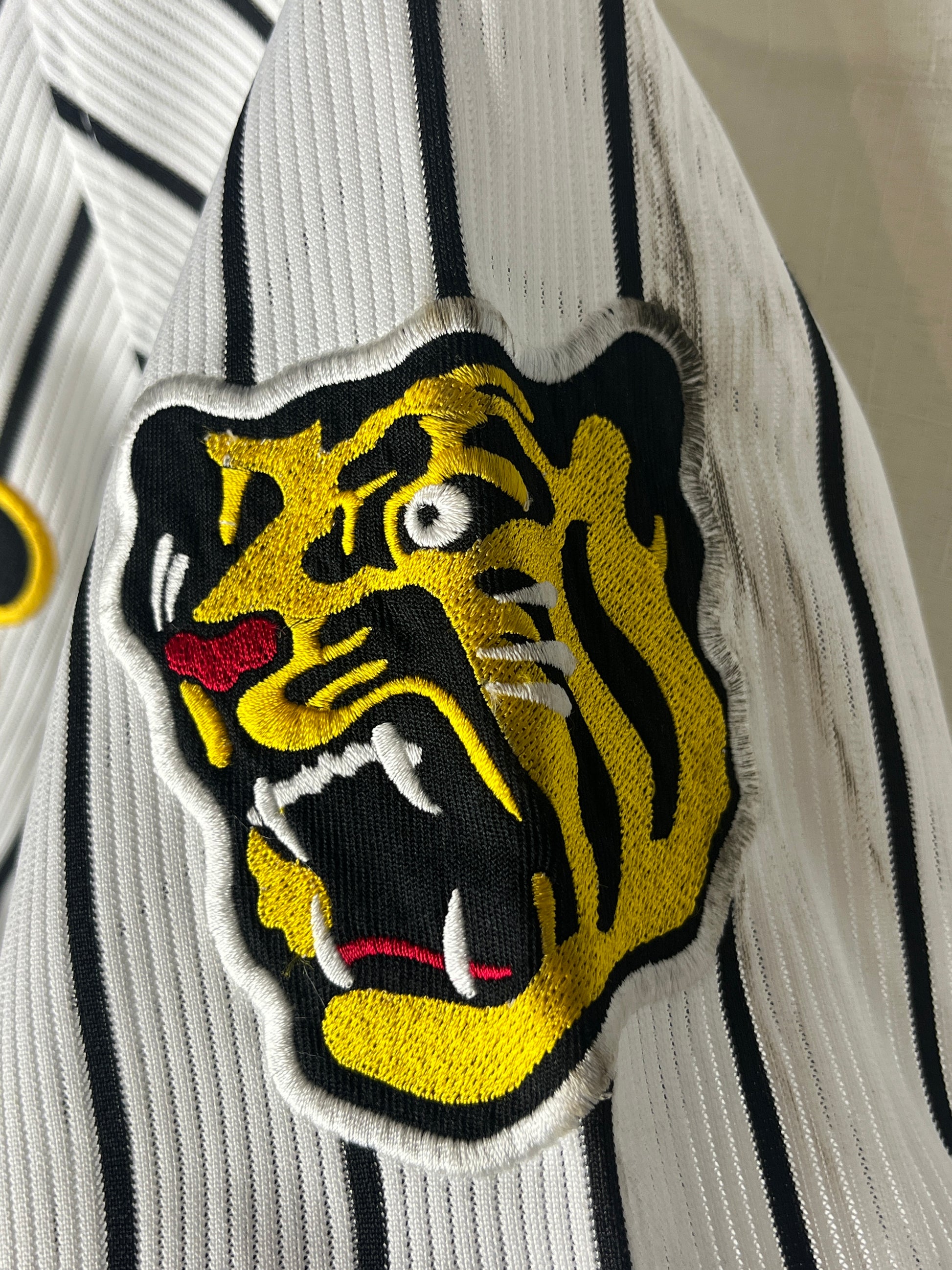 Nippon Baseball Hanshin Tigers “Hiyama #24” White Jersey Large