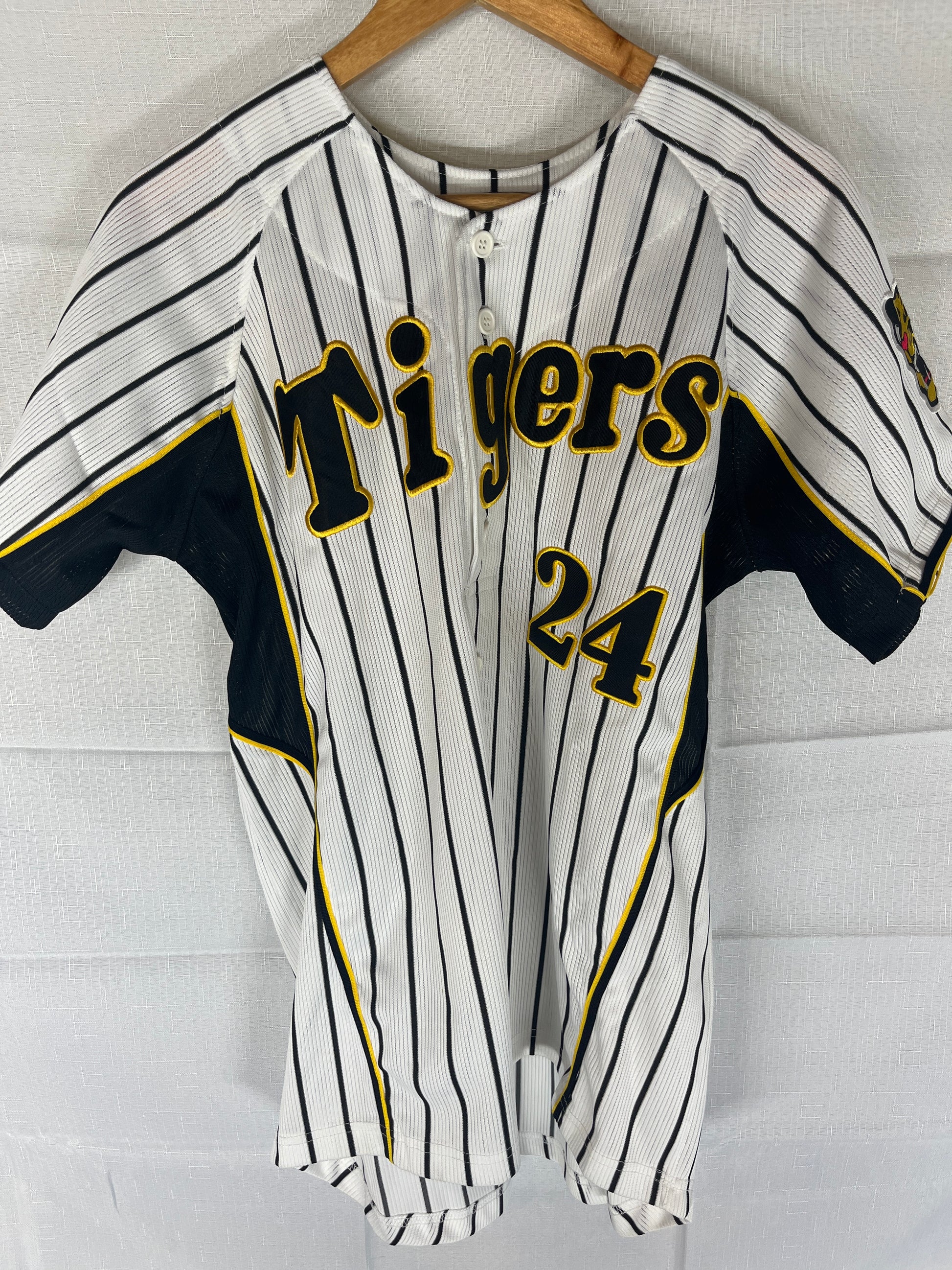 Nippon Baseball Hanshin Tigers “Hiyama #24” White Jersey Large