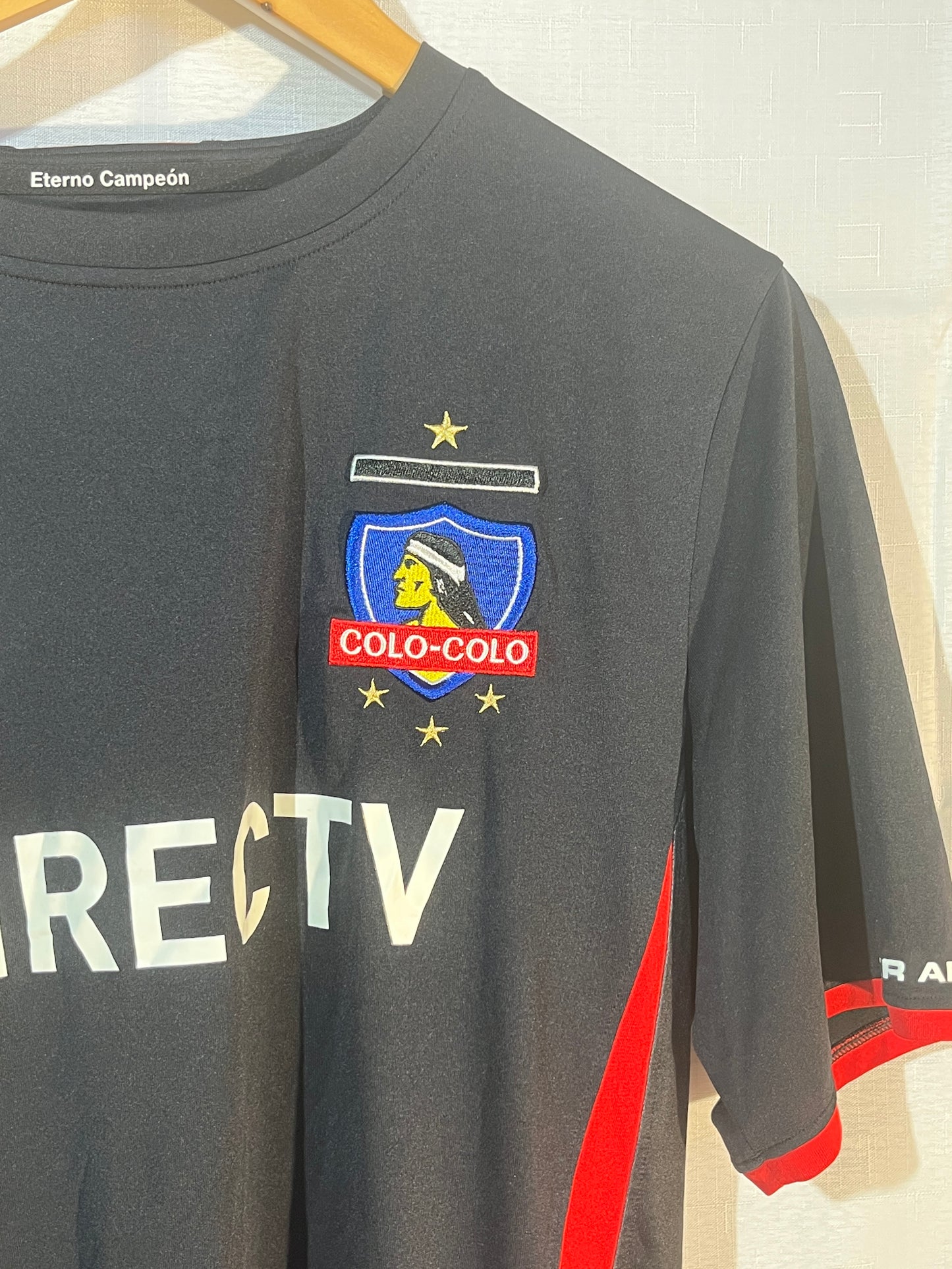 Under Armour Colo Colo Chile Soccer Team Jersey Large Red/Black