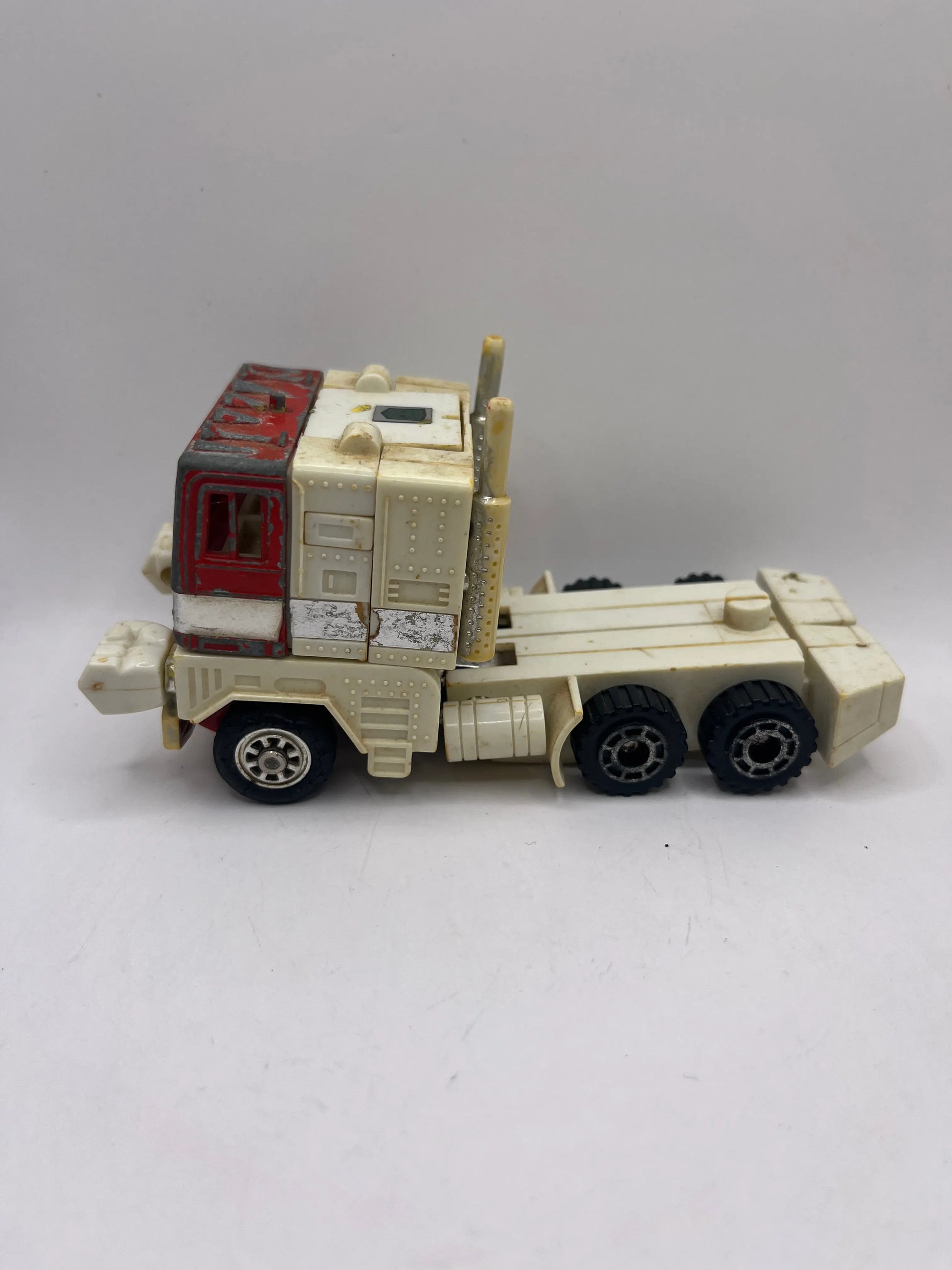 Vintage Transformers G1 Ultra Magnus White Optimus Prime Semi Truck Cab 1985 FRENLY BRICKS - Open 7 Days
