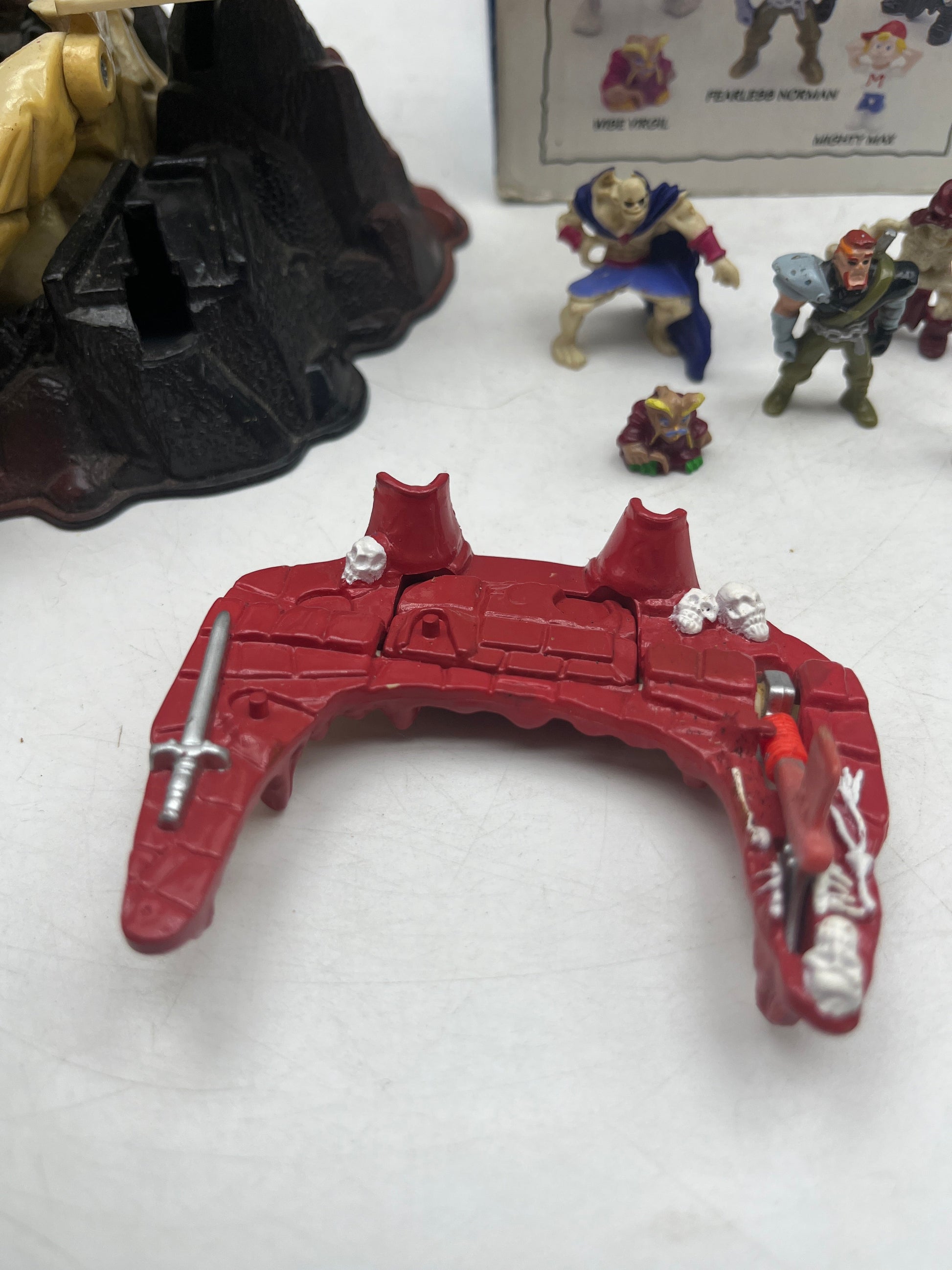Mighty Max Skullmaster Mega Heads Playset with Figures Bundle FRENLY BRICKS - Open 7 Days