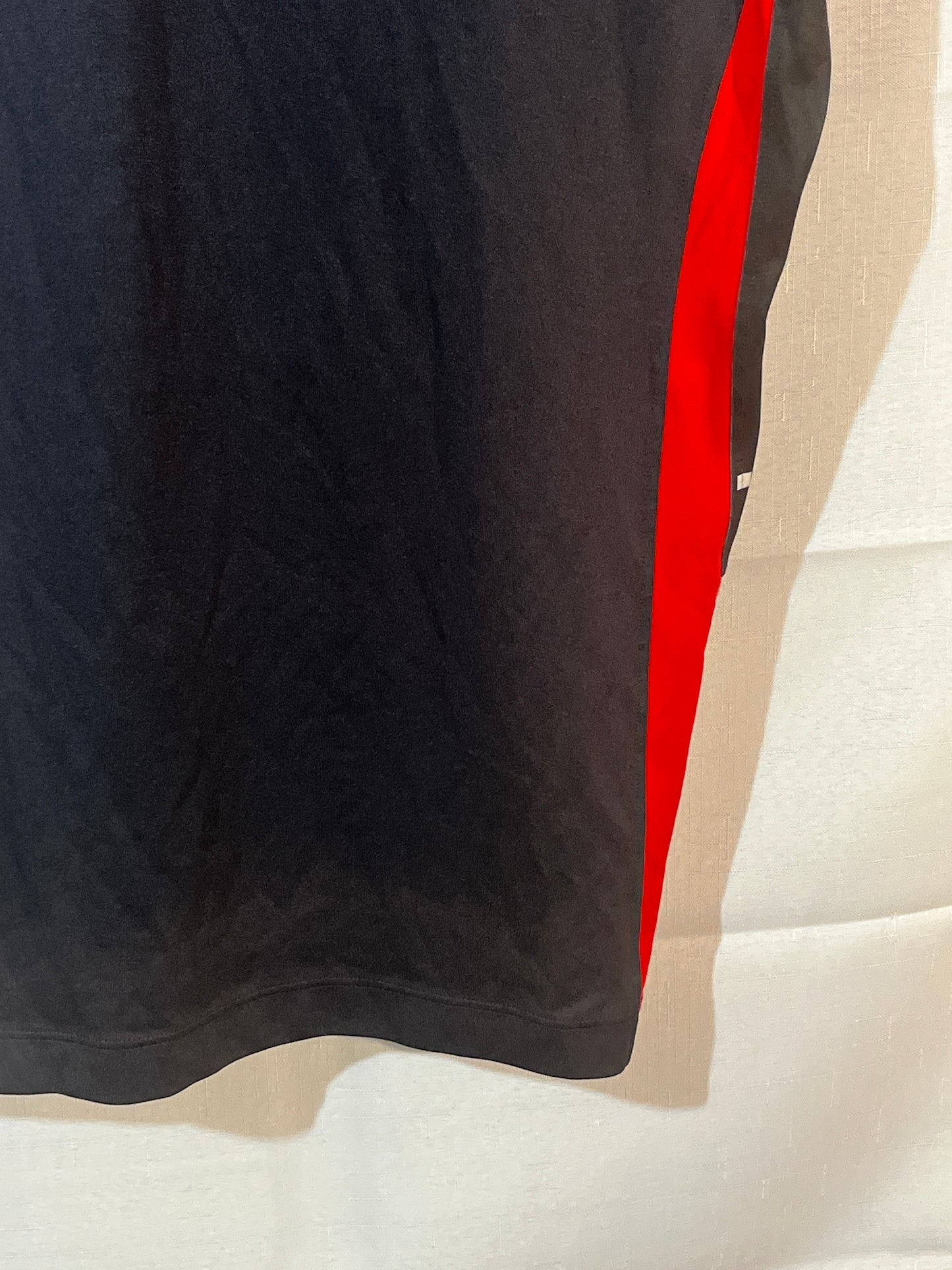 Under Armour Colo Colo Chile Soccer Team Jersey Large Red/Black