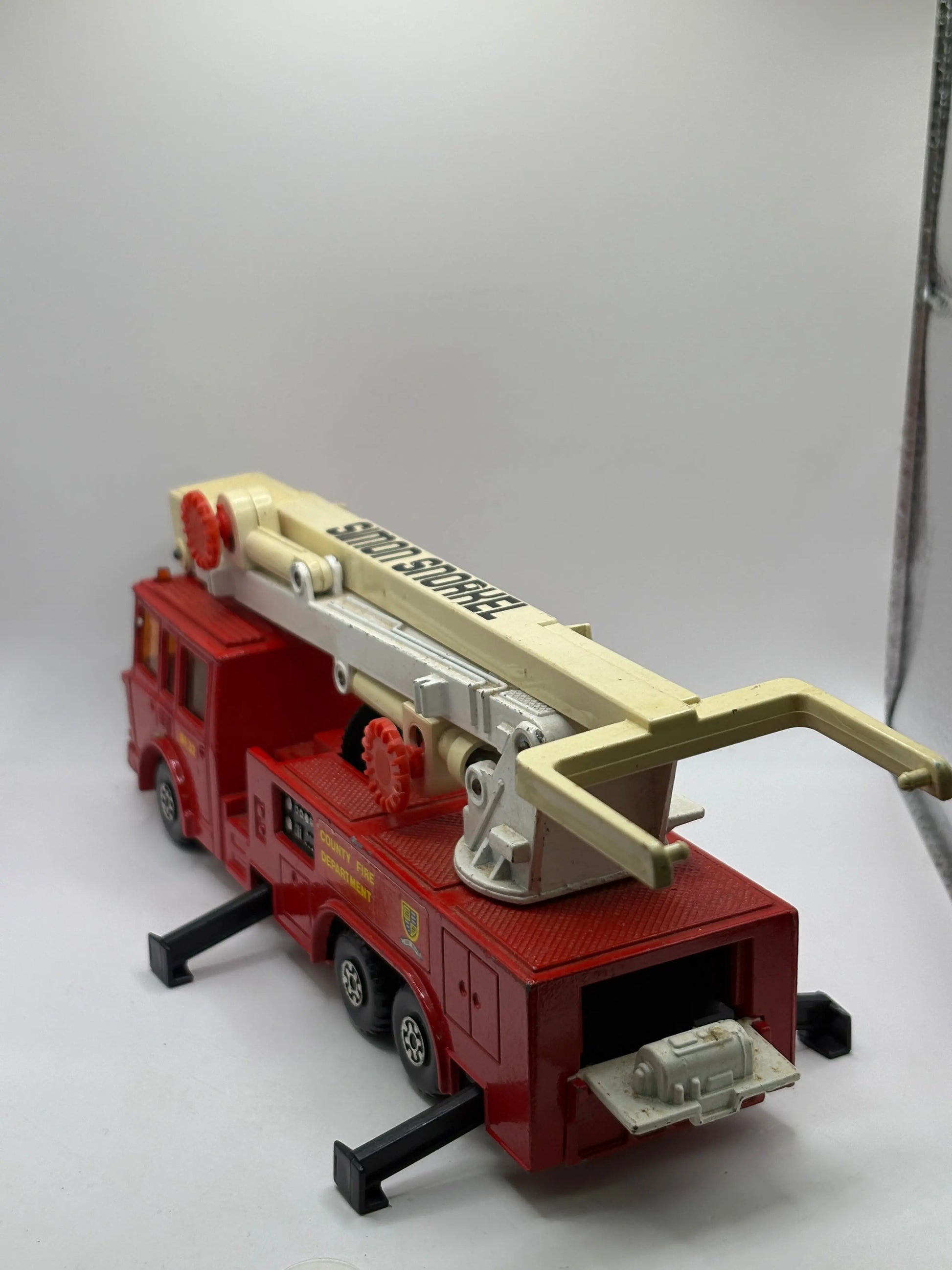 K39 Simon Snorkel Fire Engine - Ladder 1964 Vintage Bucket Truck FRENLY BRICKS - Open 7 Days