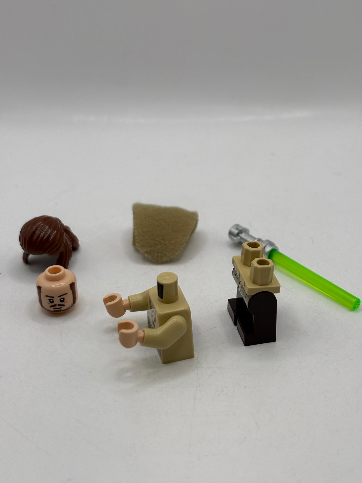 LEGO Star Wars Qui-Gon Jinn Minifigure Jedi Dark Brown Beard 75383 sw1334