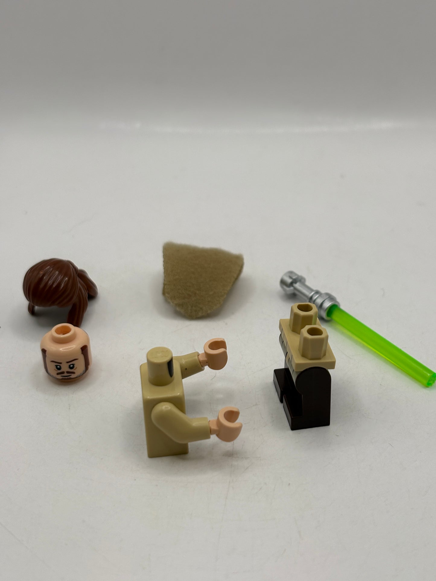 LEGO Star Wars Qui-Gon Jinn Minifigure Jedi Dark Brown Beard 75383 sw1334