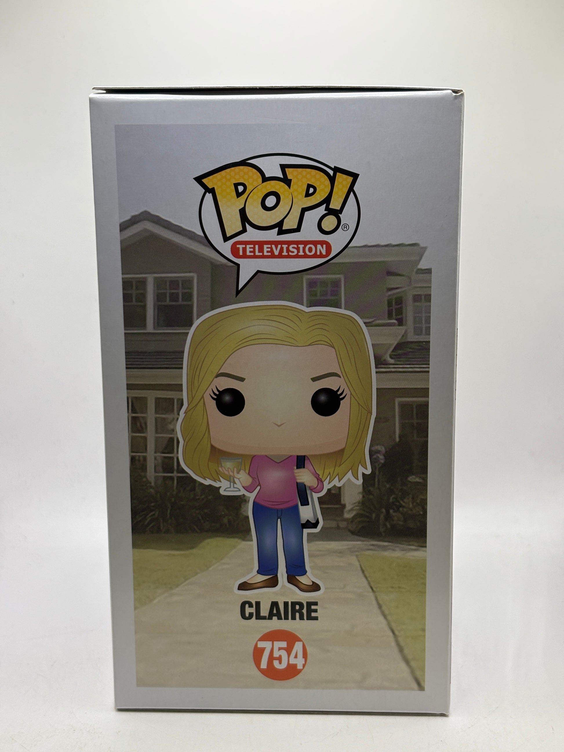 Funko POP! Television Modern Family #754 Claire Vinyl Figure image 4