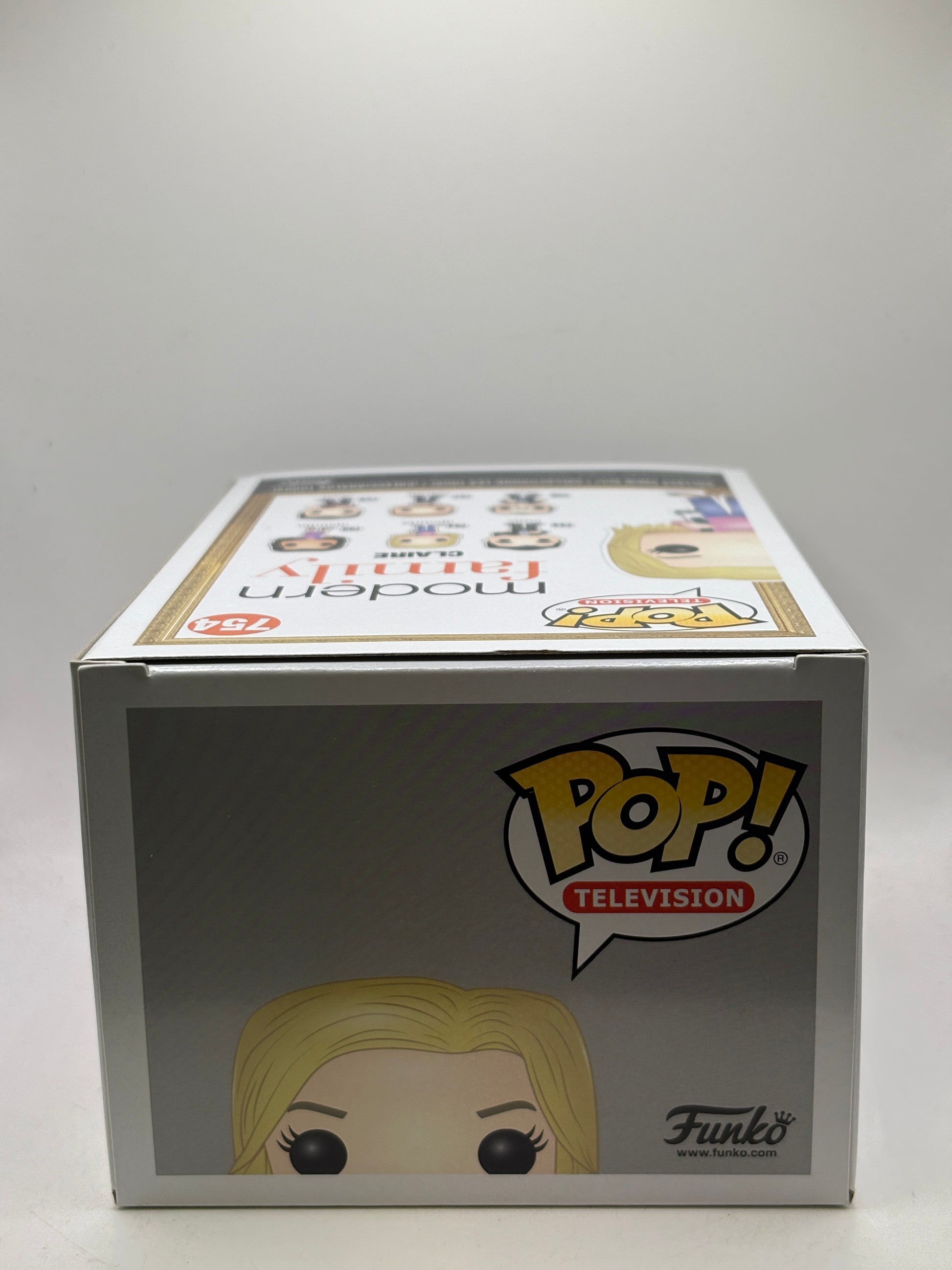 Funko POP! Television Modern Family #754 Claire Vinyl Figure image 5