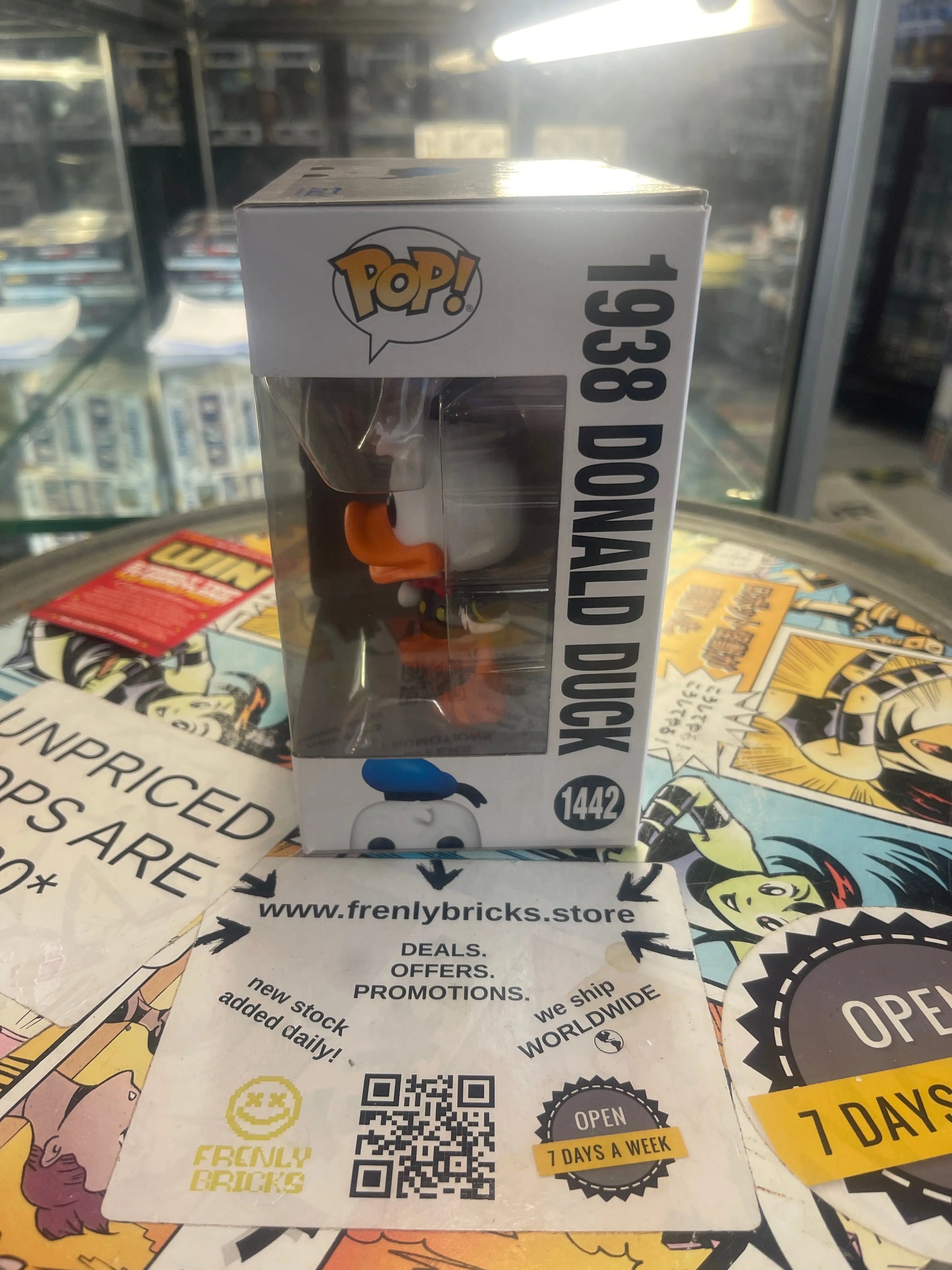 Funko POP! Disney Donald Duck 90 #1442 1938 Donald Duck FRENLY BRICKS - Open 7 Days