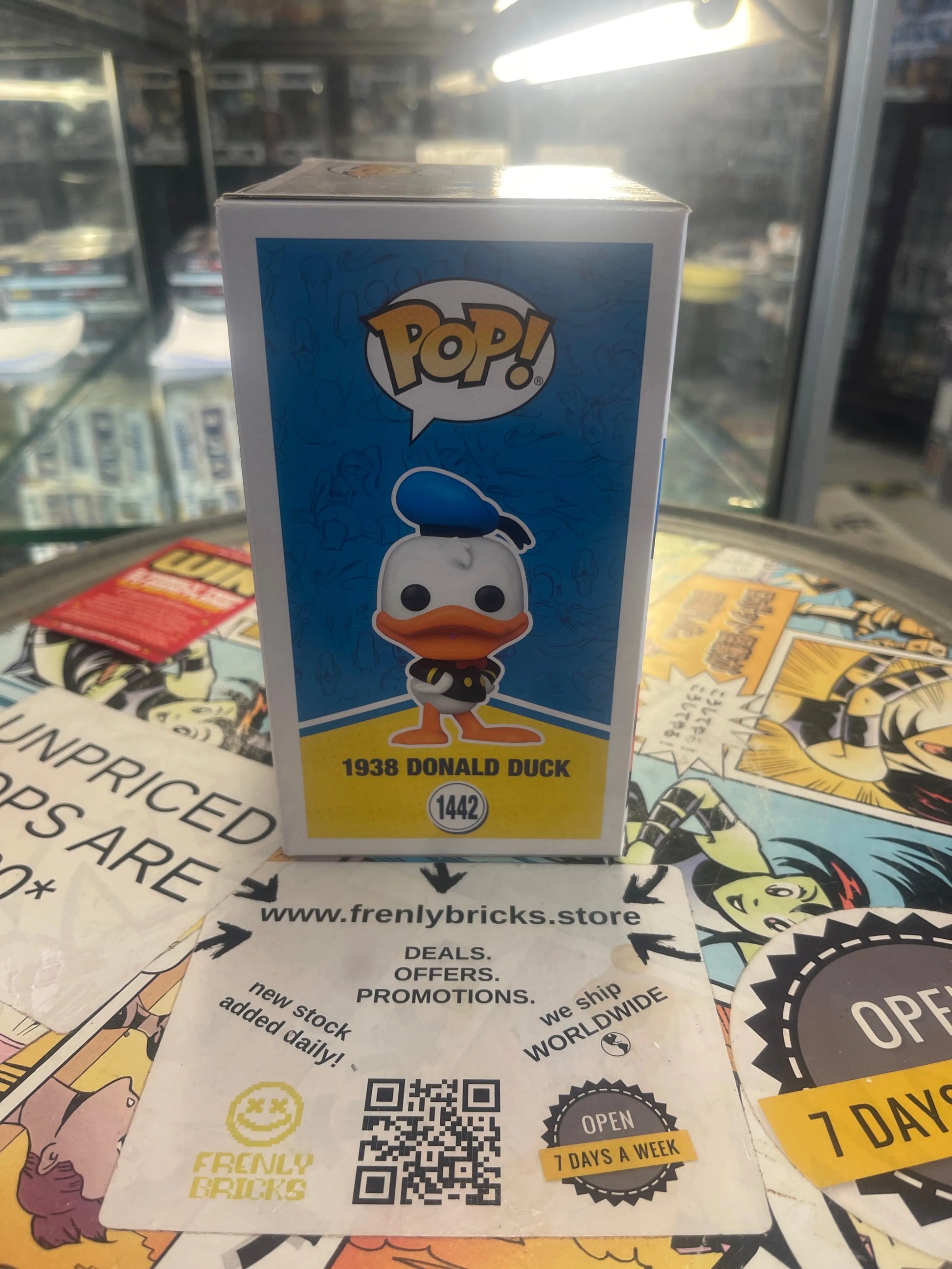 Funko POP! Disney Donald Duck 90 #1442 1938 Donald Duck FRENLY BRICKS - Open 7 Days