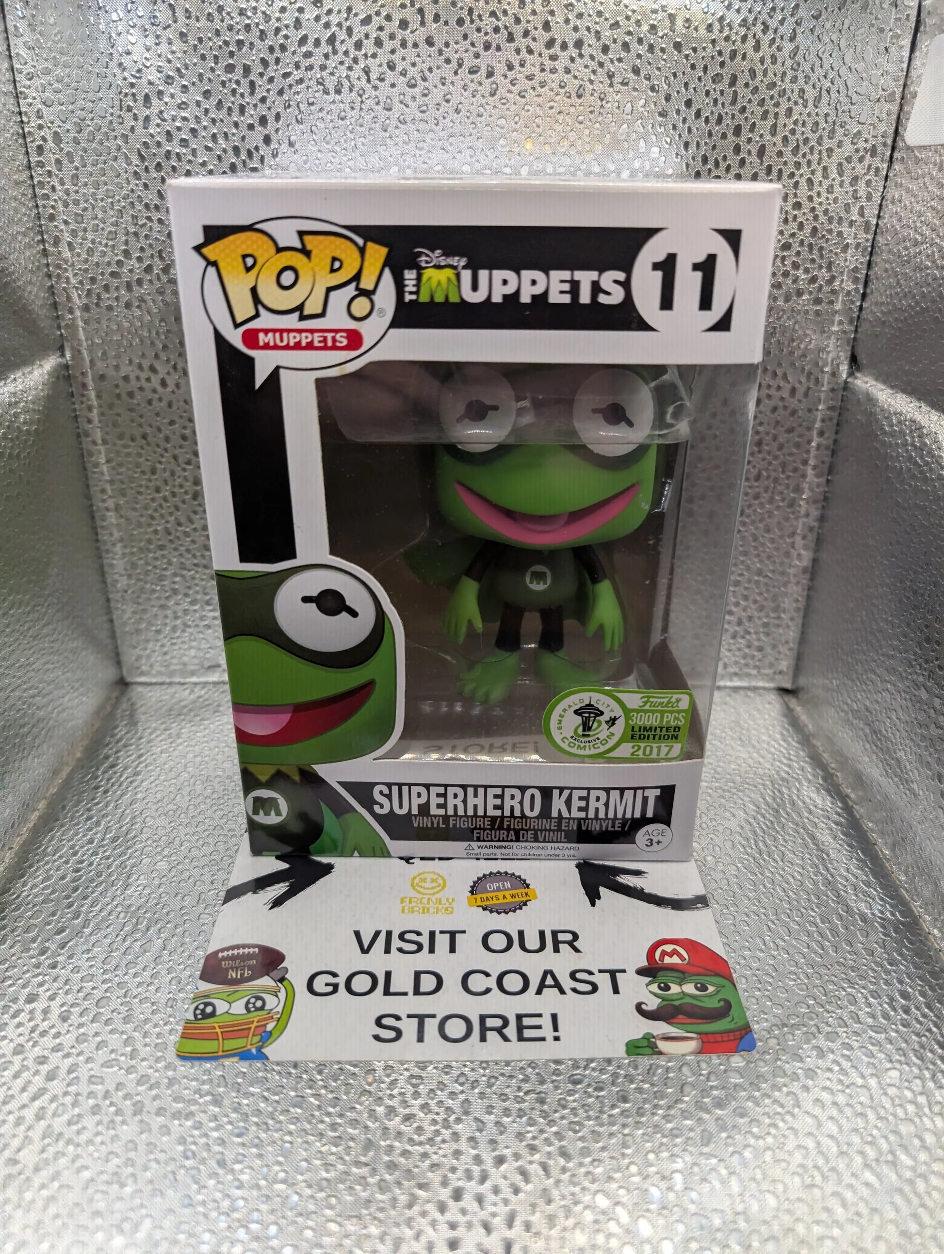 Funko Pop! The Muppets - Superhero Kermit #11 ECCC 2017 3000 pcs Vaulted FRENLY BRICKS - Open 7 Days