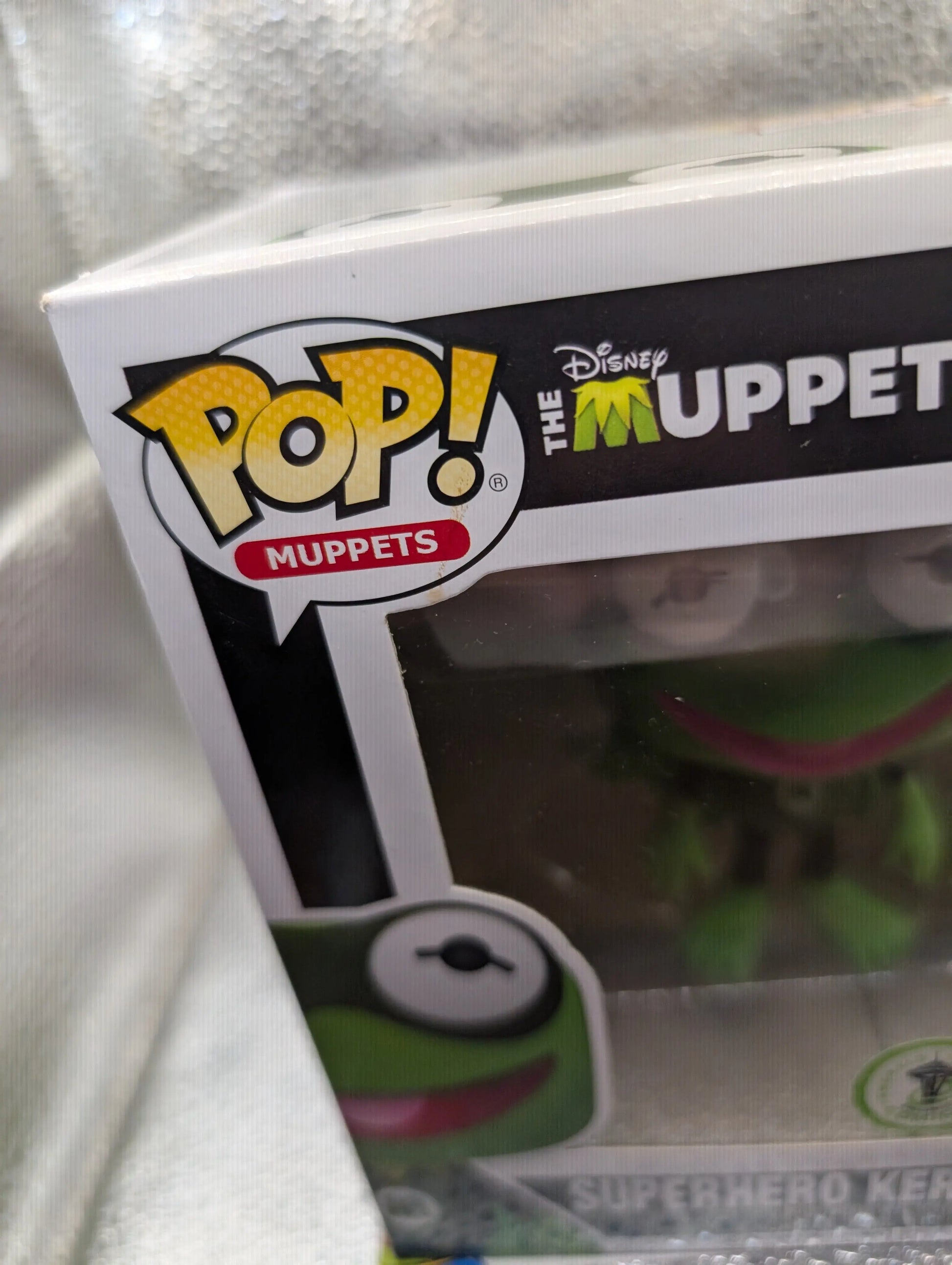 Funko Pop! The Muppets - Superhero Kermit #11 ECCC 2017 3000 pcs Vaulted FRENLY BRICKS - Open 7 Days