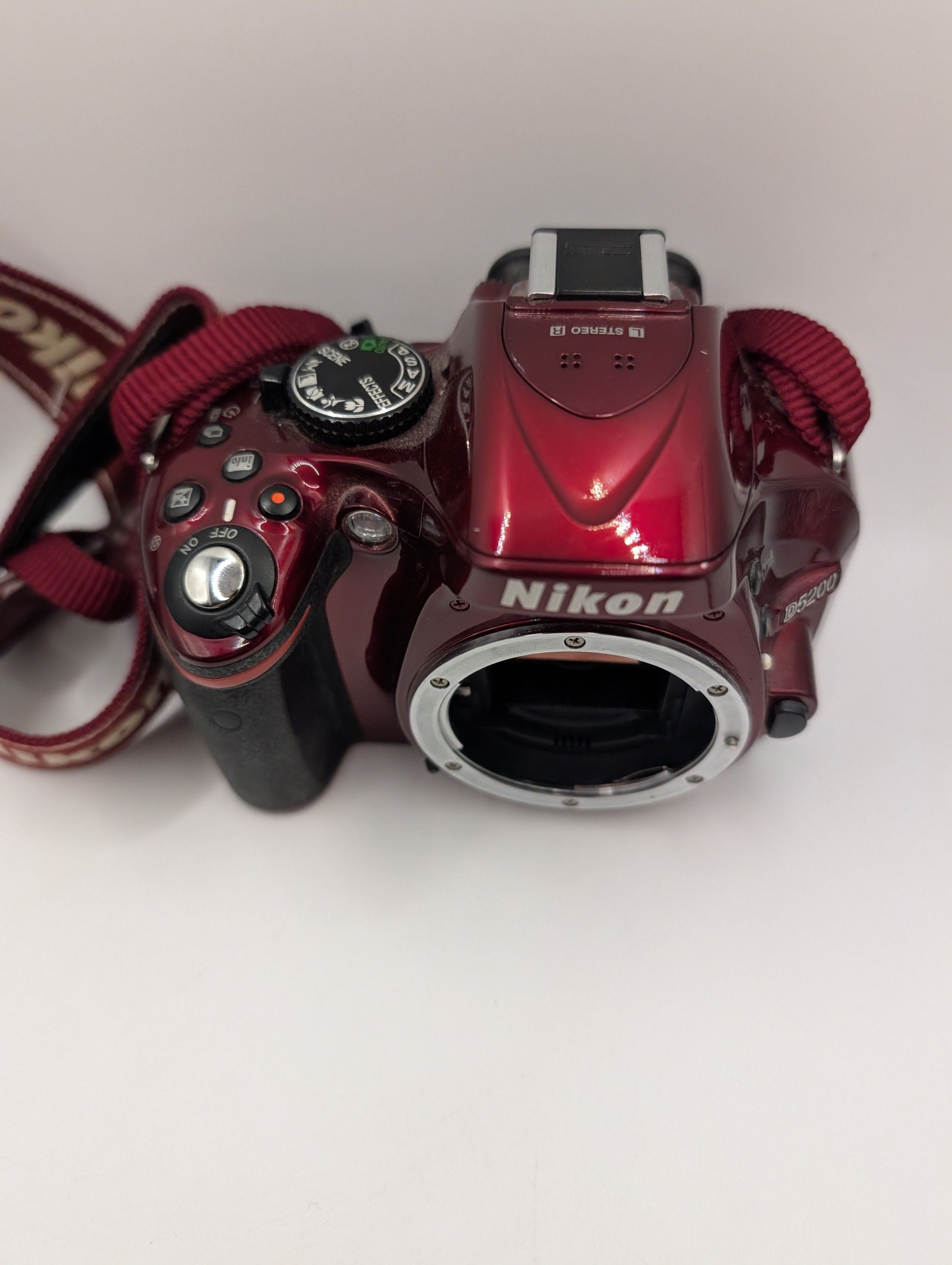 Nikon D5200 Digital Camera Red 24.1 Megapixel 3.2" No battery Untested FRENLY BRICKS - Open 7 Days