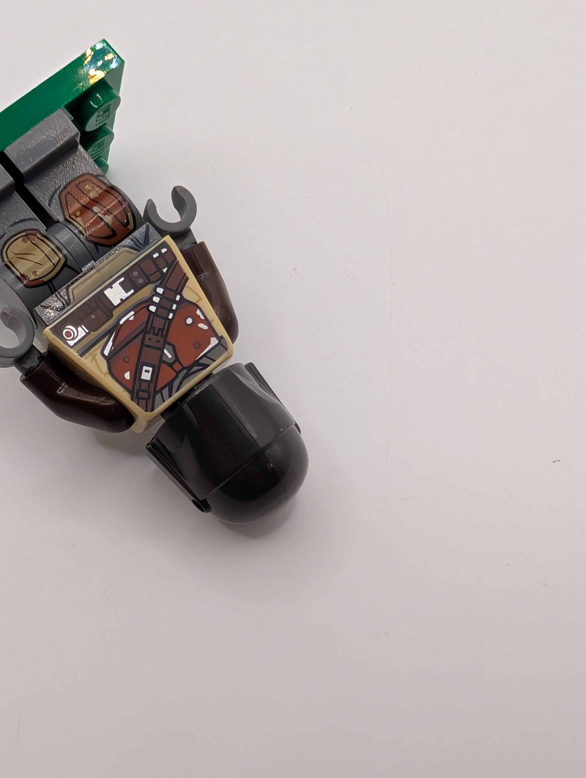 NEW - Lego Minifigure sw1057 The Mandalorian no cape MISPRINT HELMET FRENLY BRICKS - Open 7 Days