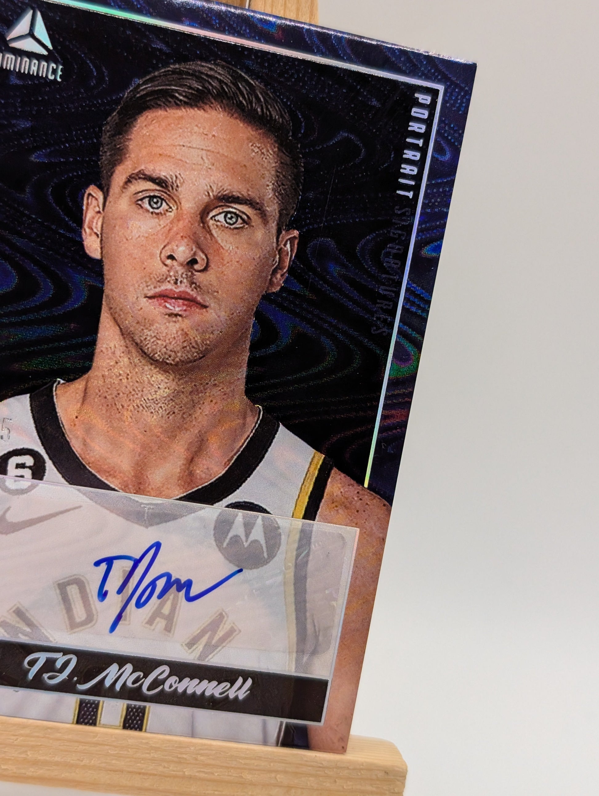2022-23 Panini Chronicles Luminance TJ McConnell /25 Auto Portrait FRENLY BRICKS - Open 7 Days