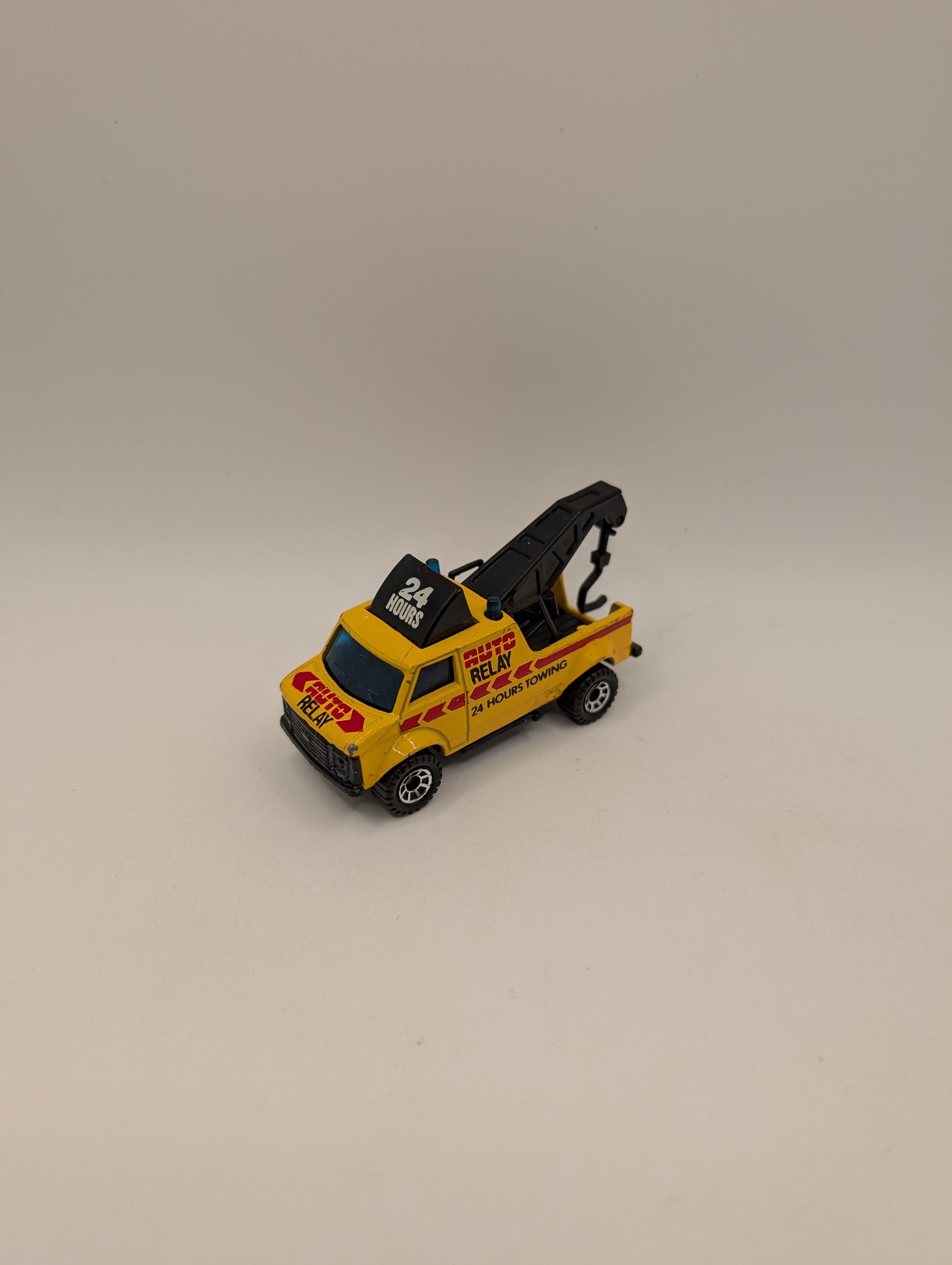 LESNEY MATCHBOX NO. 21 CHEVROLET TOW TRUCK FRENLY BRICKS - Open 7 Days