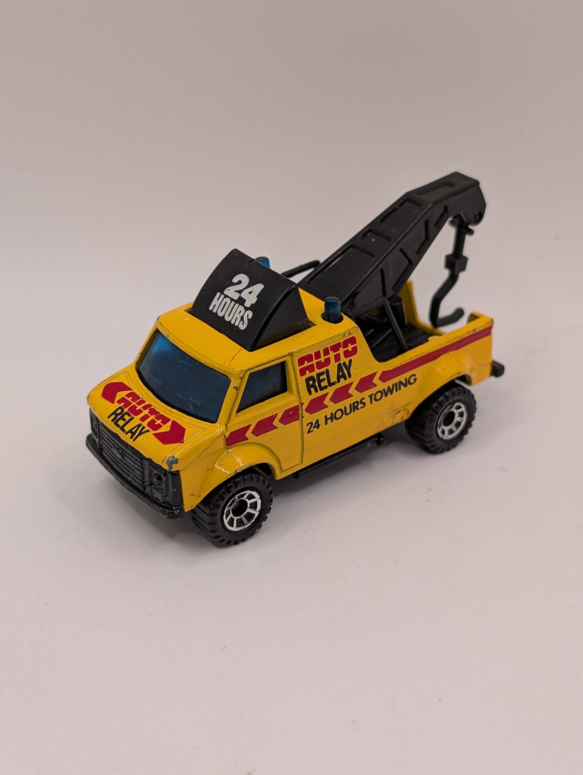 LESNEY MATCHBOX NO. 21 CHEVROLET TOW TRUCK FRENLY BRICKS - Open 7 Days