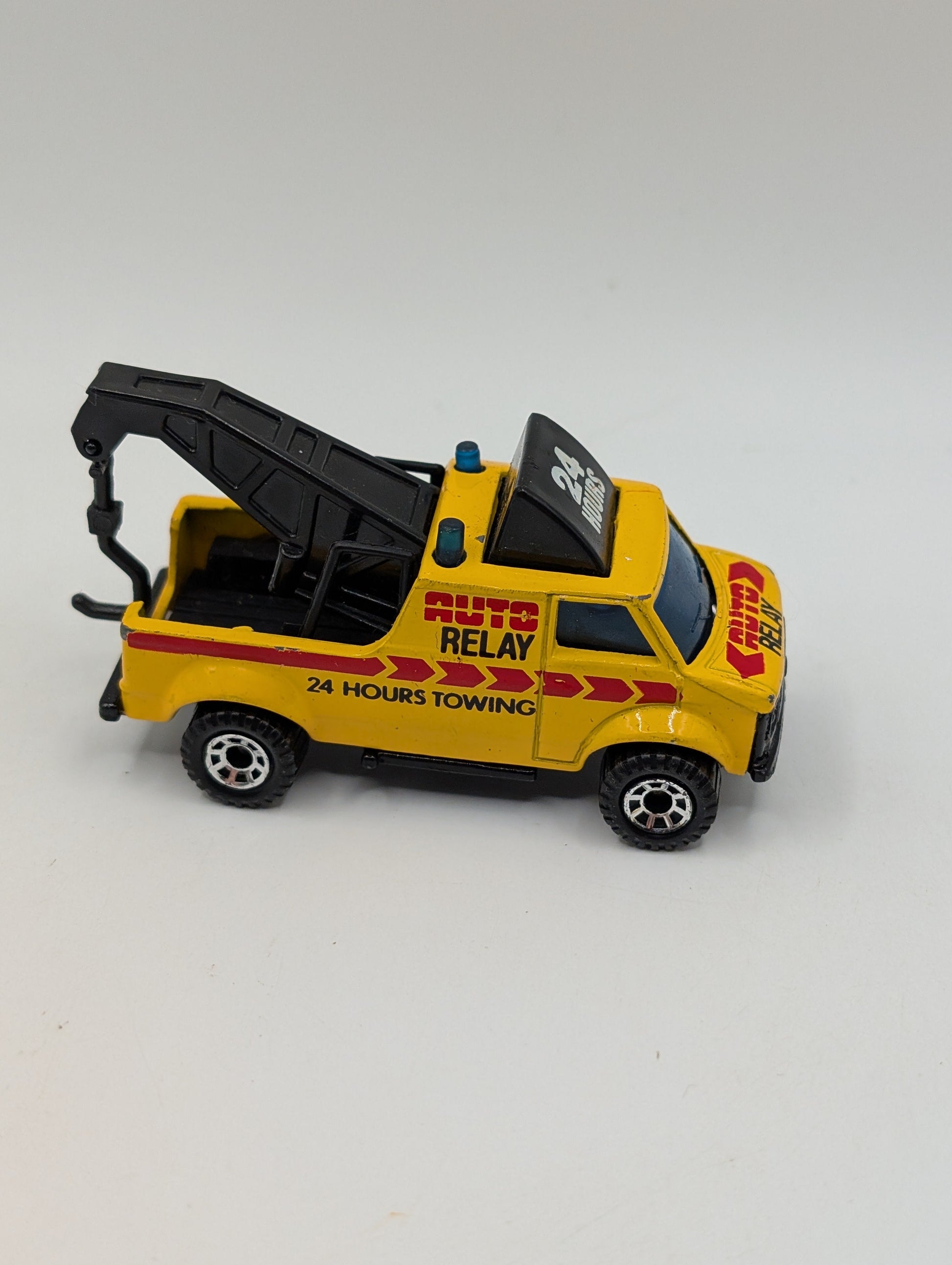 LESNEY MATCHBOX NO. 21 CHEVROLET TOW TRUCK FRENLY BRICKS - Open 7 Days