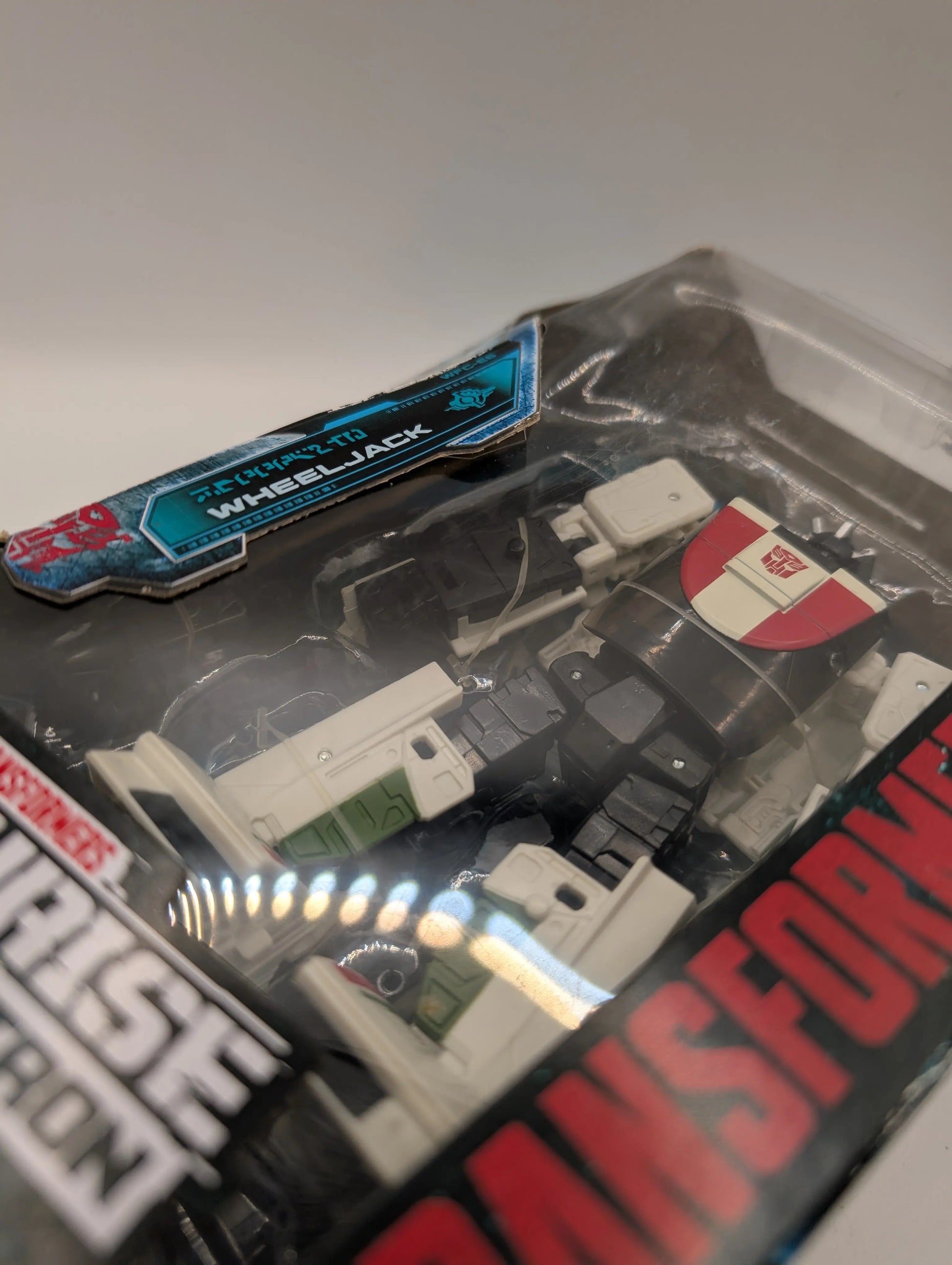 Hasbro Transformers War for Cybertron: Earthrise Deluxe - Wheeljack Action Figure FRENLY BRICKS - Open 7 Days