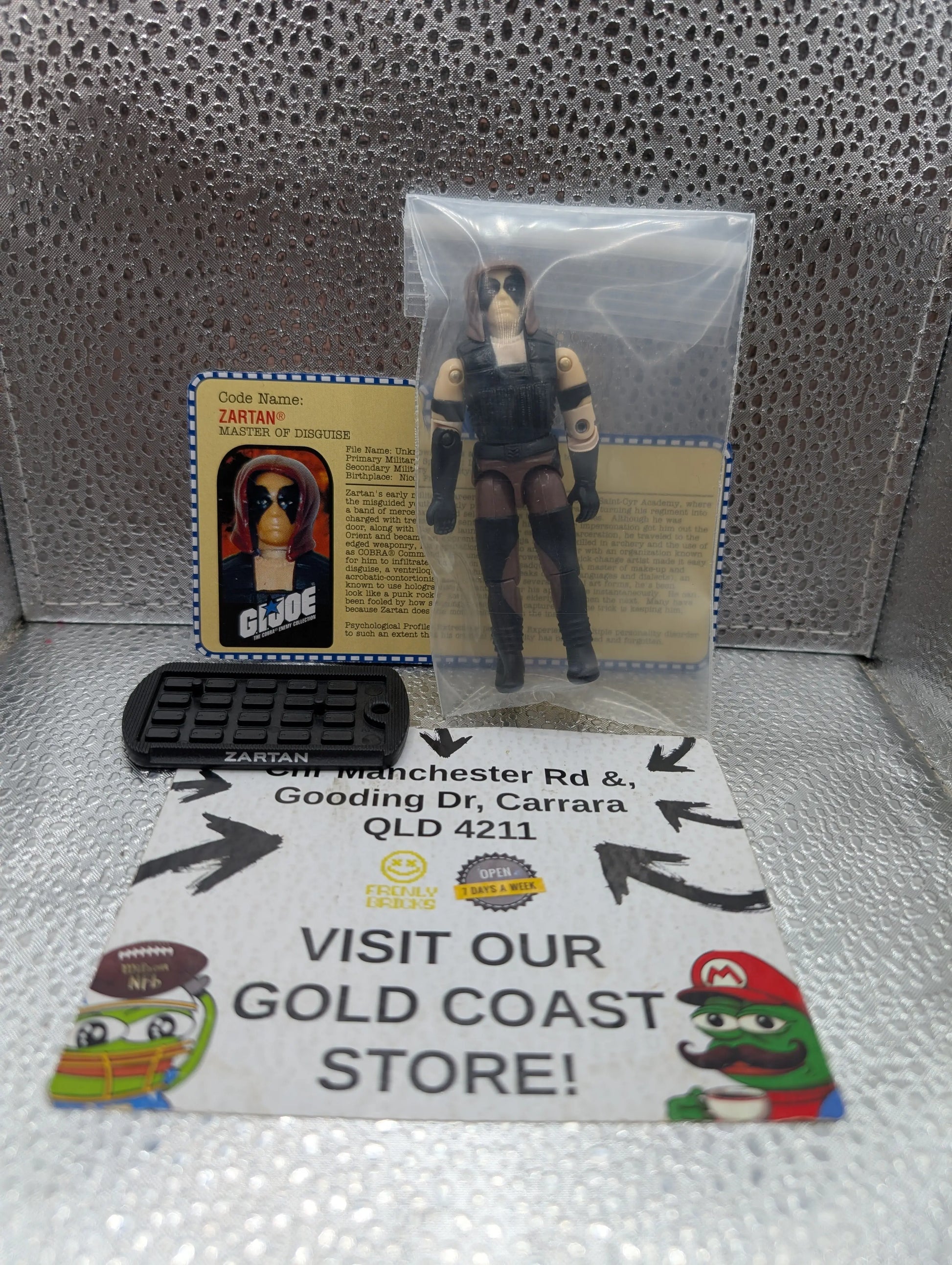 GI JOE~ 2001 ZARTAN ~ SPY EXCELLENT~ 100% complete & CARD 2000 FRENLY BRICKS - Open 7 Days