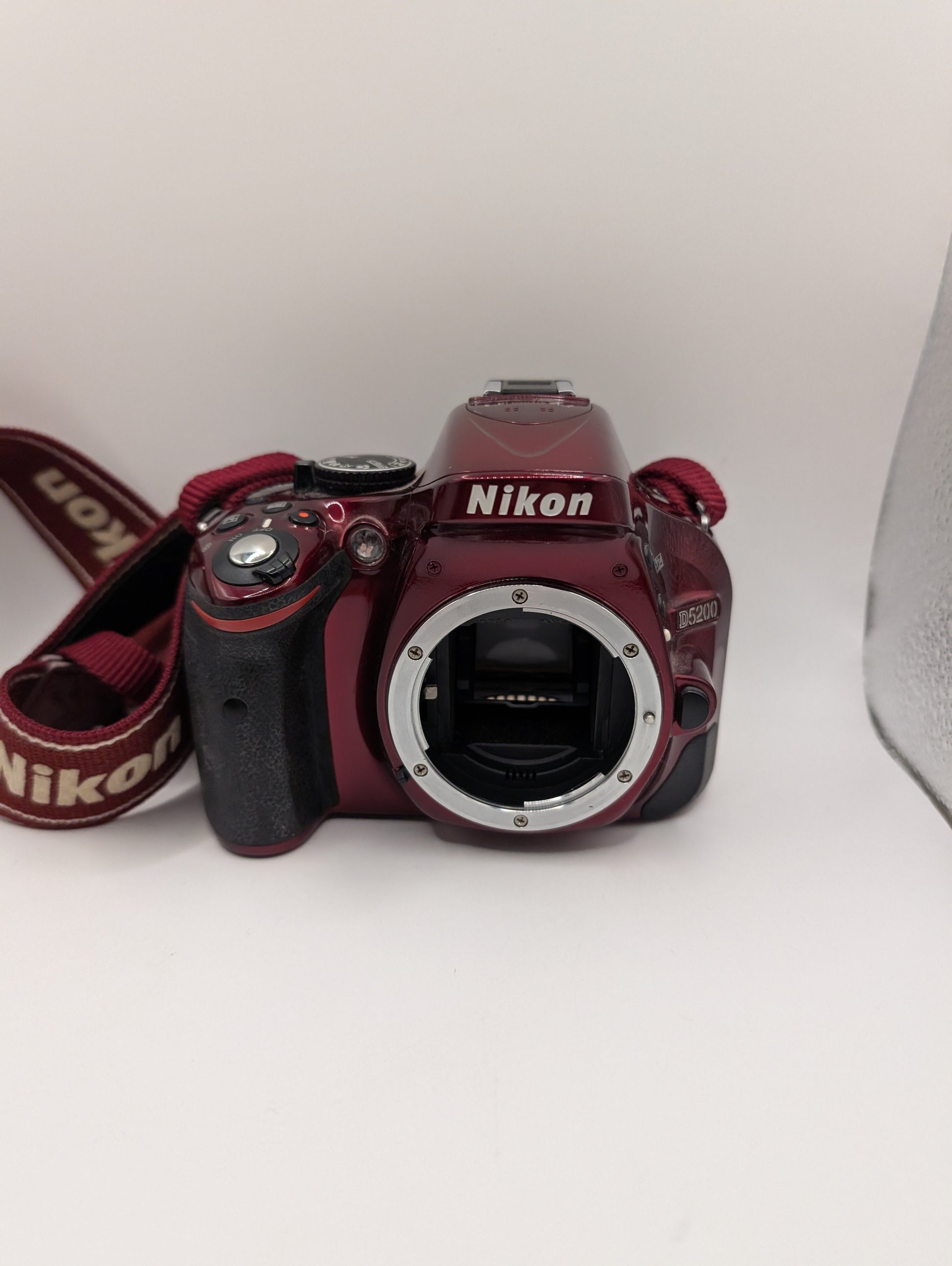 Nikon D5200 Digital Camera Red 24.1 Megapixel 3.2" No battery Untested FRENLY BRICKS - Open 7 Days