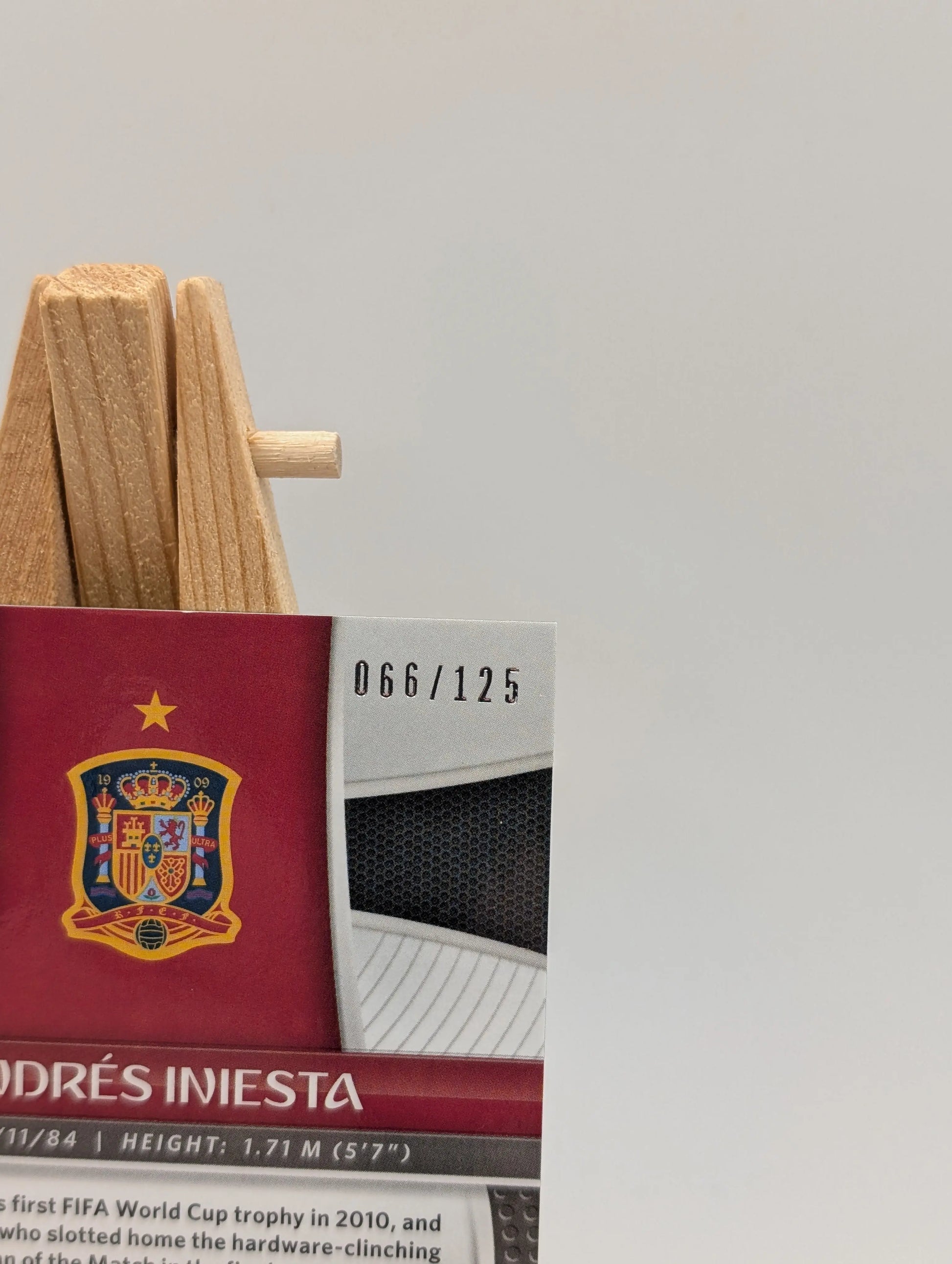 Prizm World Cup 2018 Andres Iniesta Spain Light Blue Lazer /125 FRENLY BRICKS - Open 7 Days