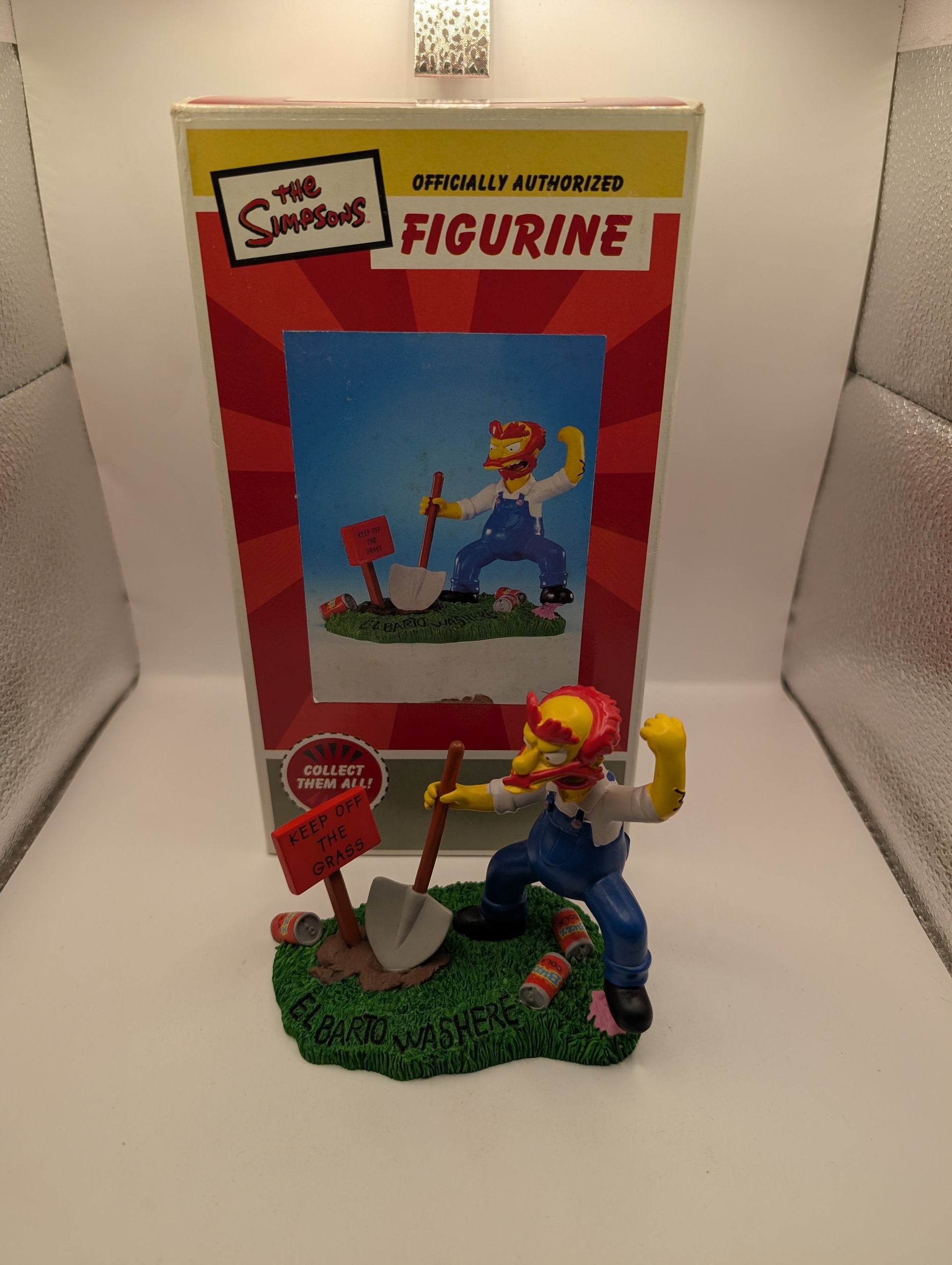 The Simpsons sculpture "Make Way for Willie"  Springfield citizens sculpture with Box FRENLY BRICKS - Open 7 Days