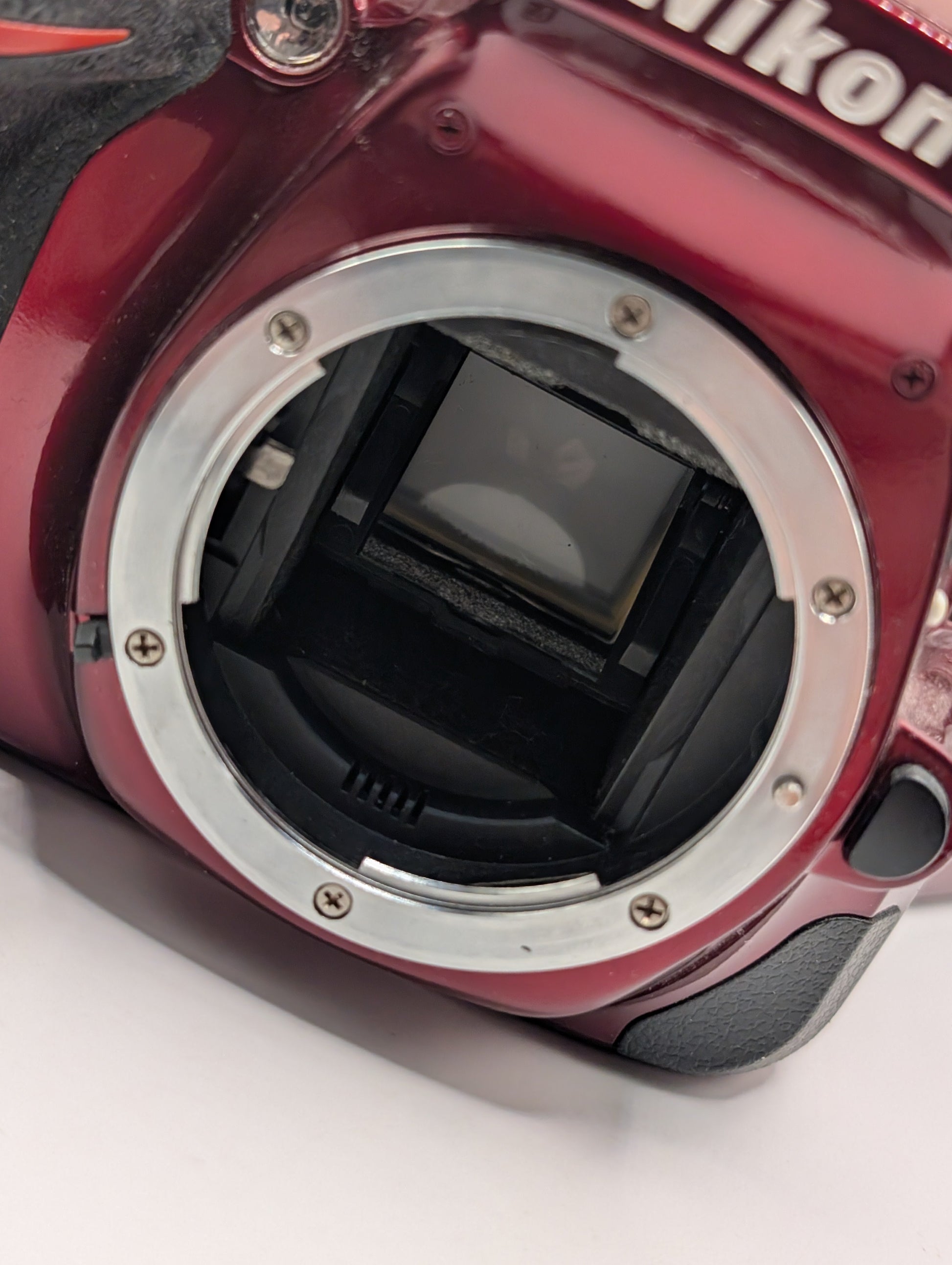 Nikon D5200 Digital Camera Red 24.1 Megapixel 3.2" No battery Untested FRENLY BRICKS - Open 7 Days