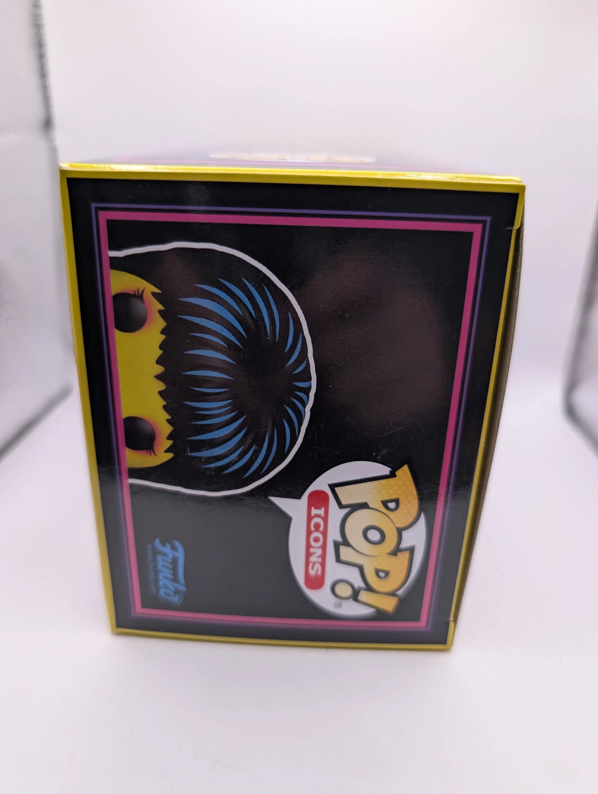 Elvira: Mistress of the Dark - Elvira Blacklight Pop! Vinyl Figure (RS) #68 FRENLY BRICKS - Open 7 Days