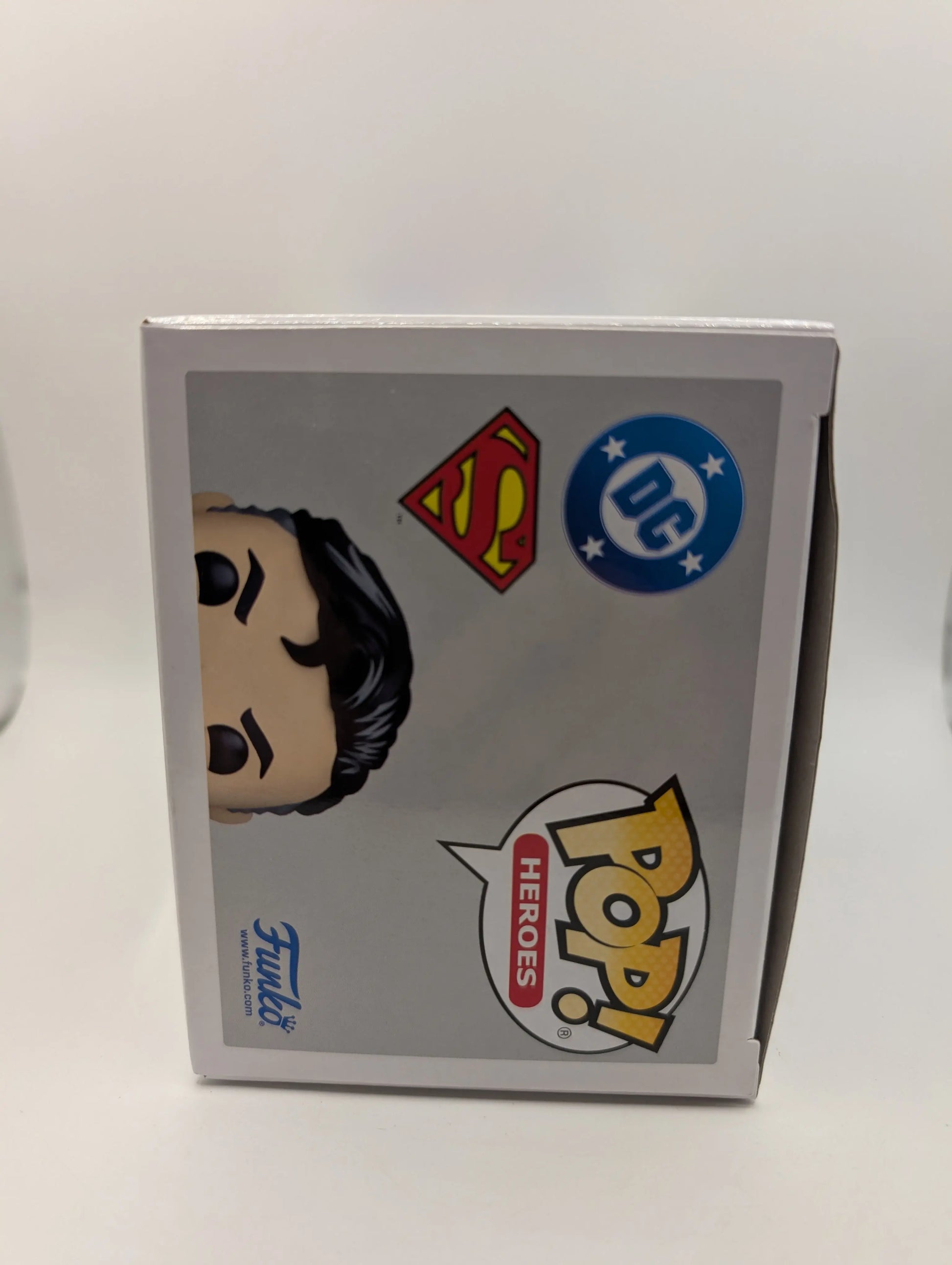 DC Comics - Superman Retro Comic (Flying) Pop! 2025 NYCC Vinyl Figure (RS) #573 FRENLY BRICKS - Open 7 Days